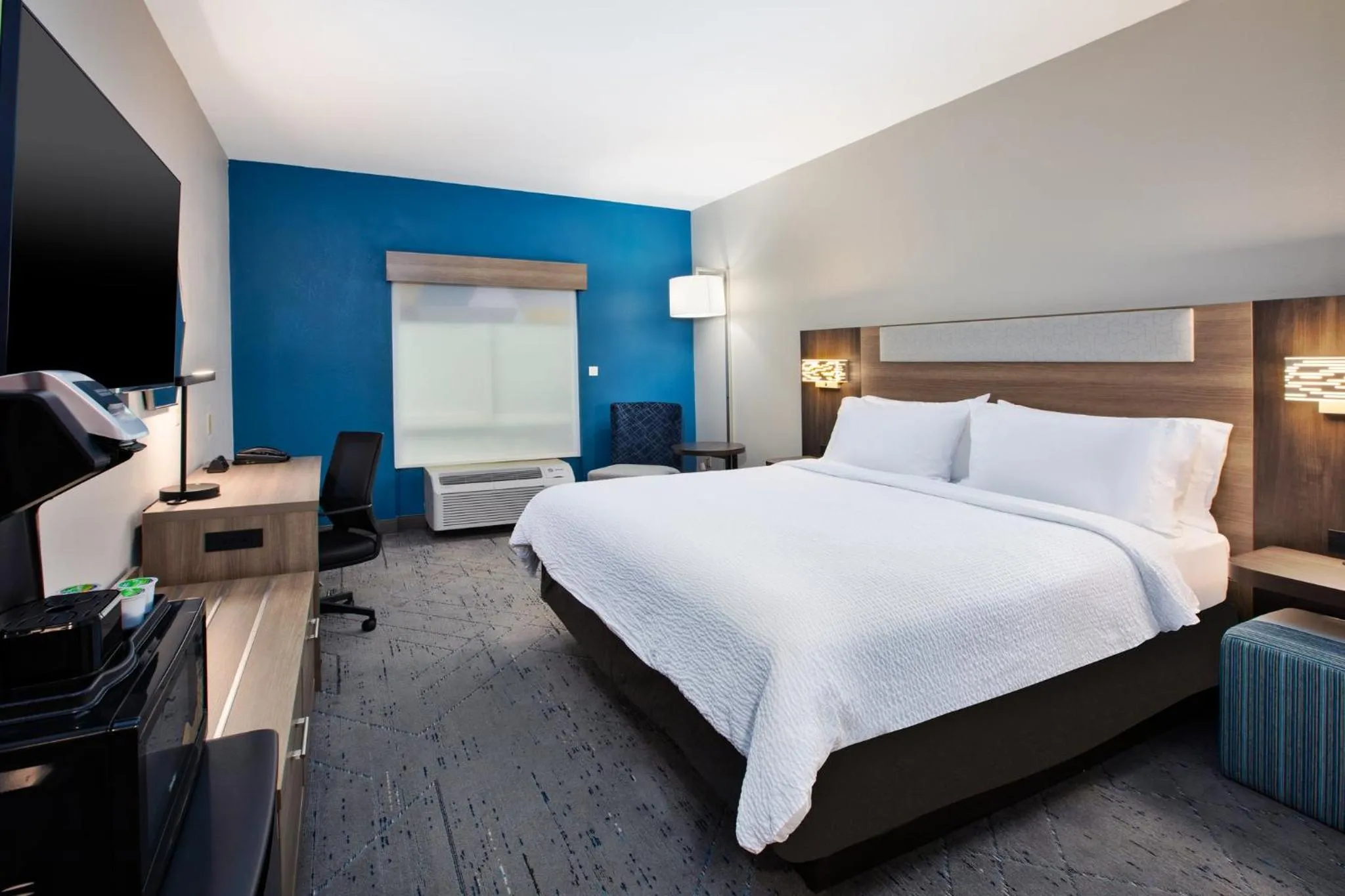 Photo of the whole room, Bed in Holiday Inn Express Hotel & Suites - Sumter by IHG