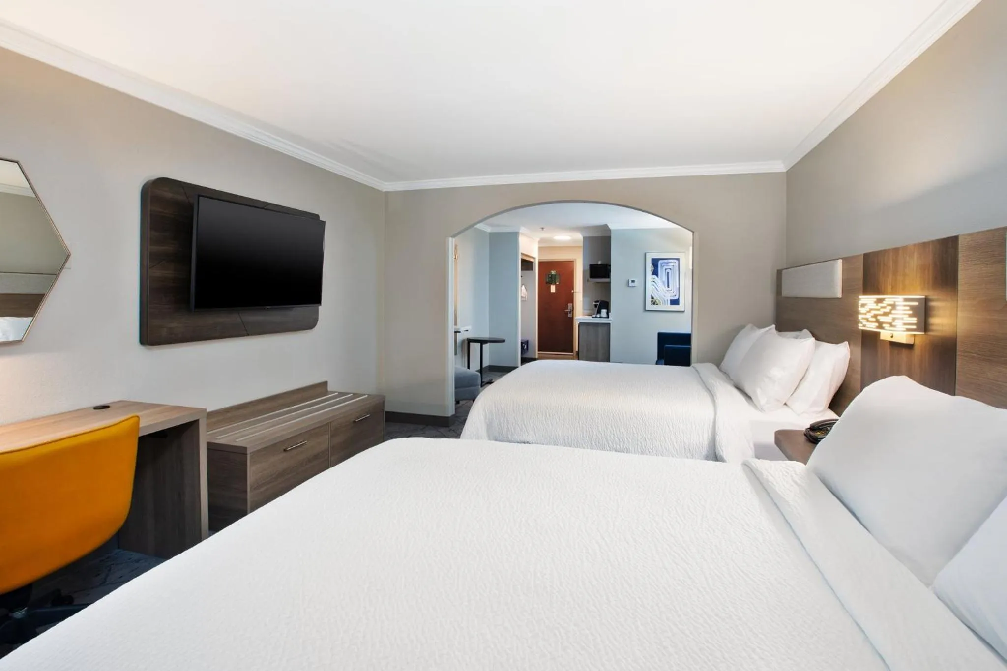 Photo of the whole room, Bed in Holiday Inn Express Hotel & Suites - Sumter by IHG