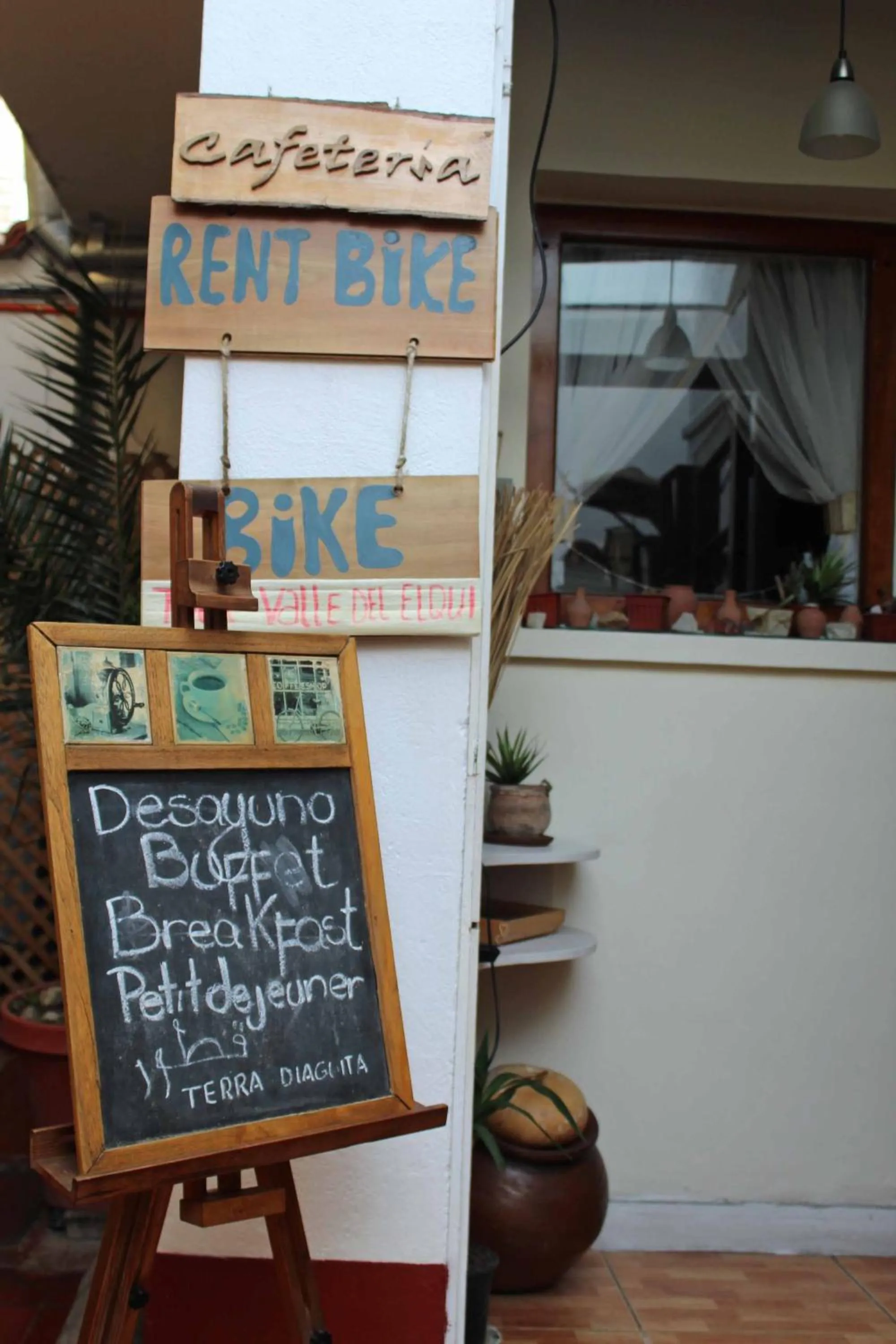 Communal lounge/ TV room in Hotel Boutique Terra Diaguita & Spa