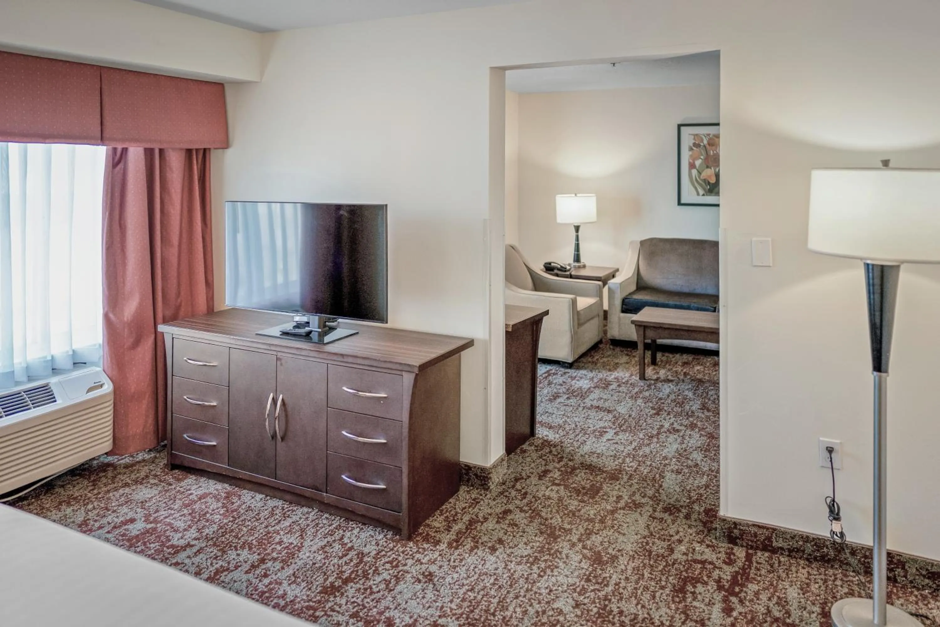 Bedroom, Bed in Crystal Inn Hotel & Suites - Salt Lake City