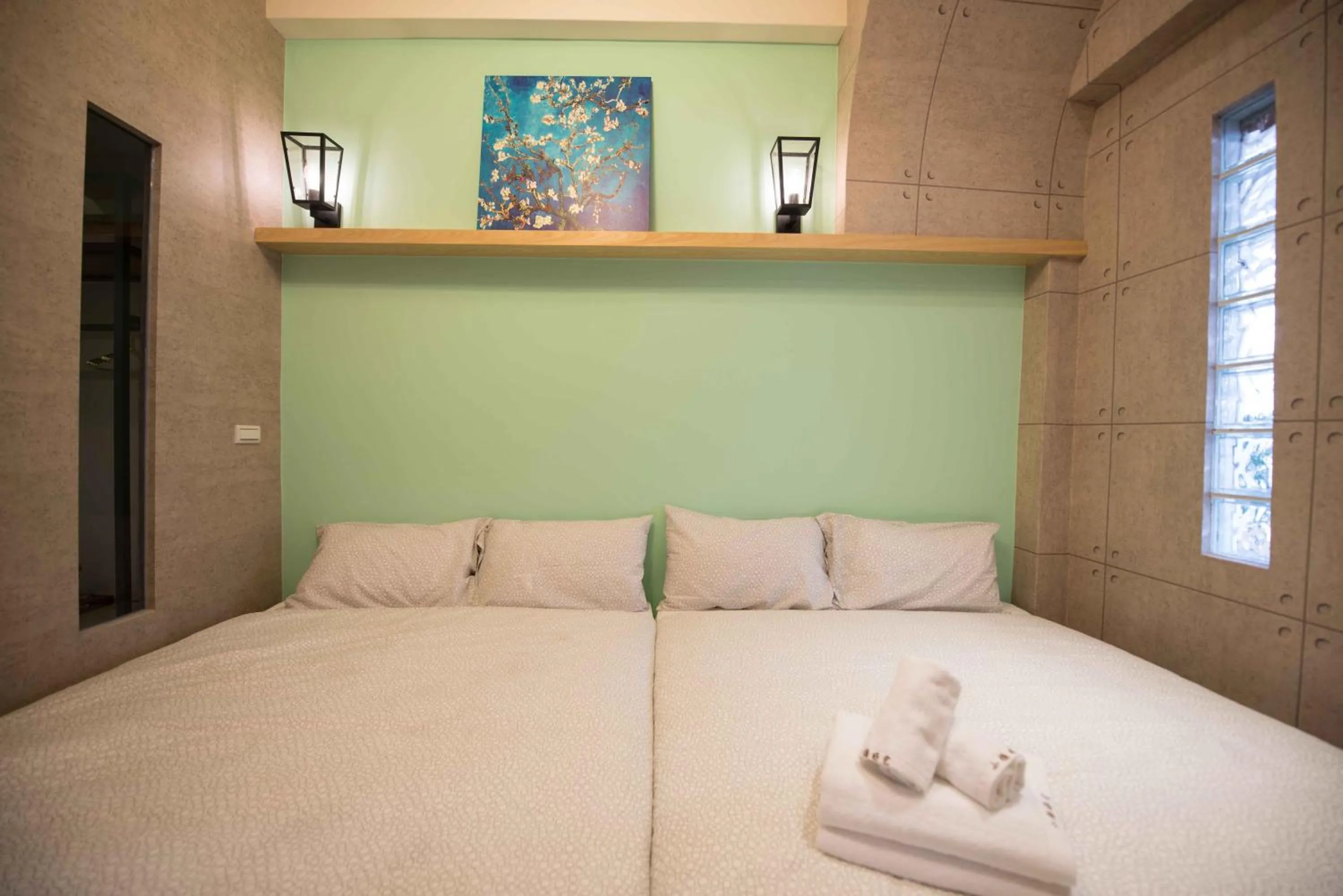 Bed in Small Bridge Good Home