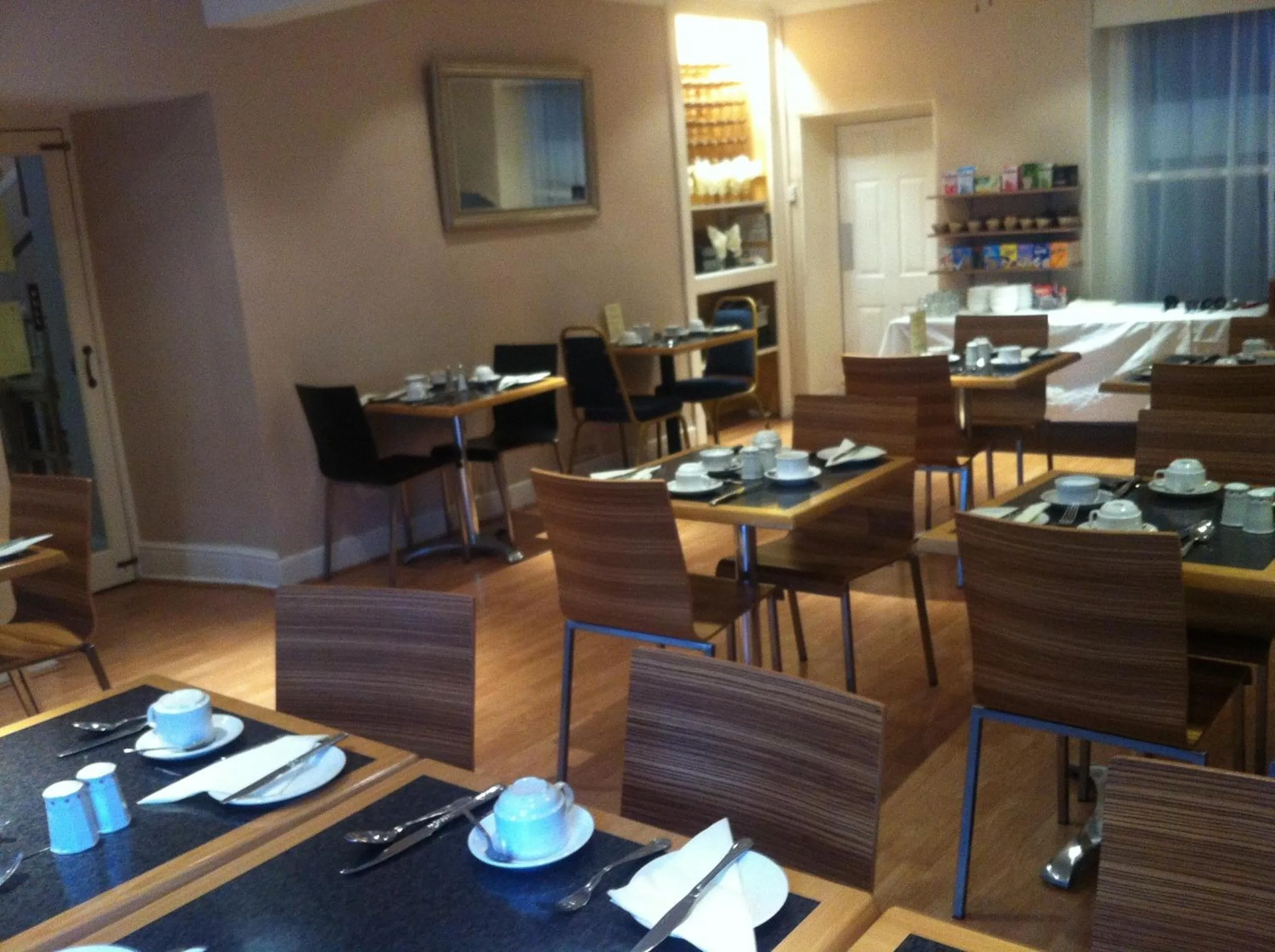 Restaurant/places to eat in Four Seasons Hotel