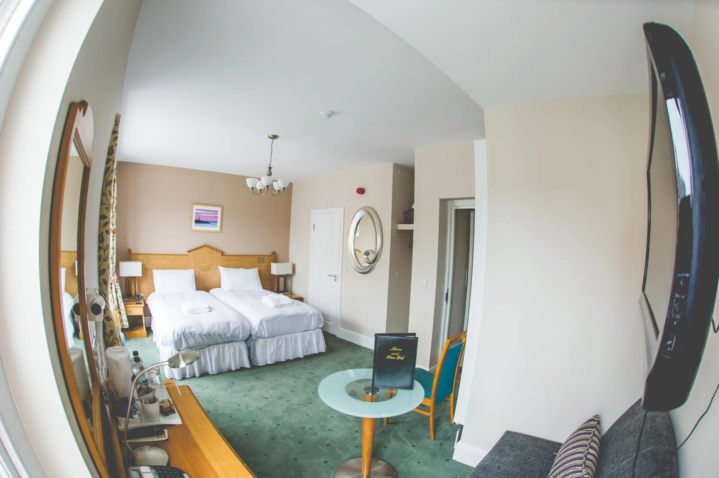 Photo of the whole room, Bed in Four Seasons Hotel