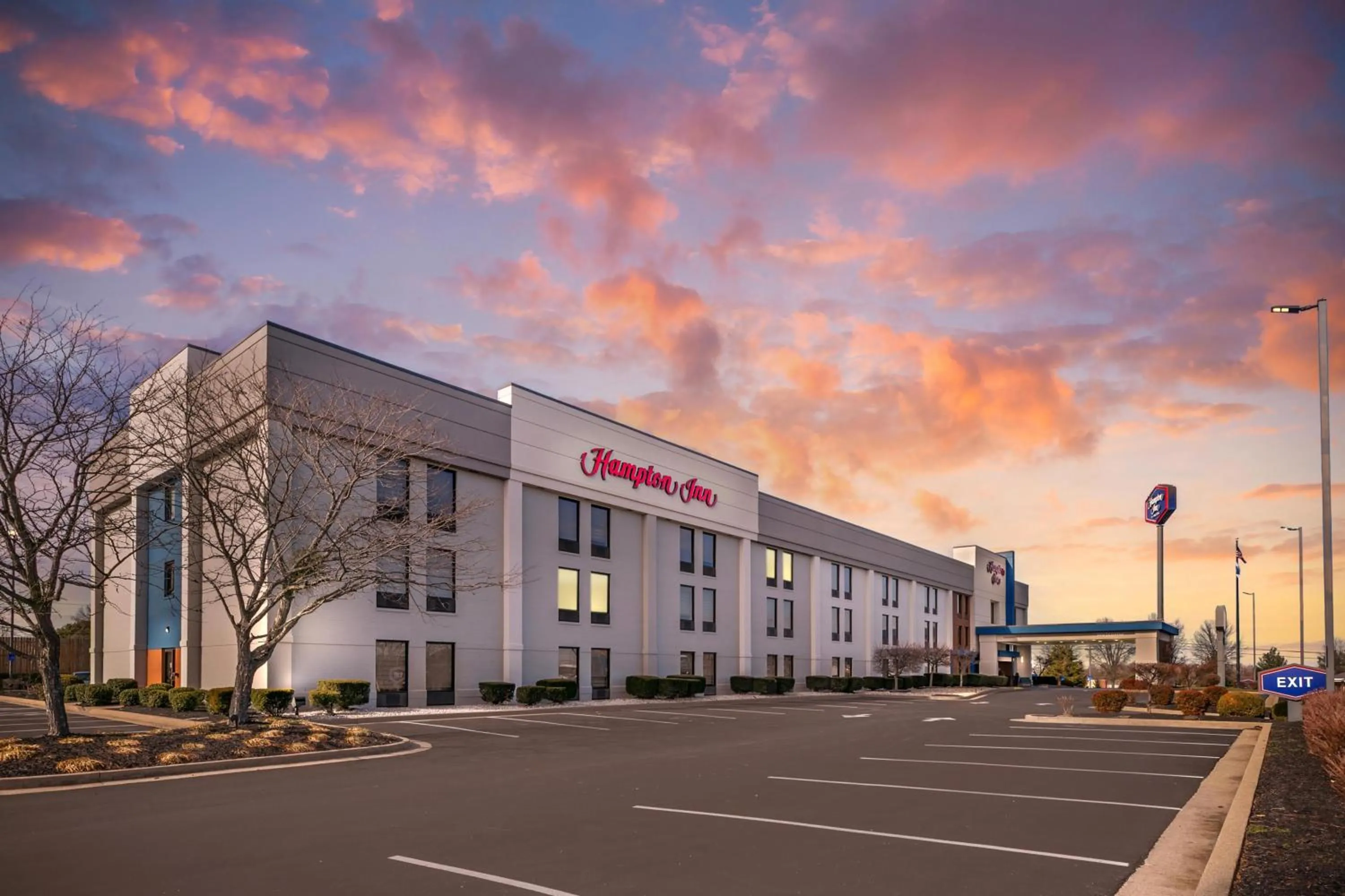 Property building in Hampton Inn Richmond KY