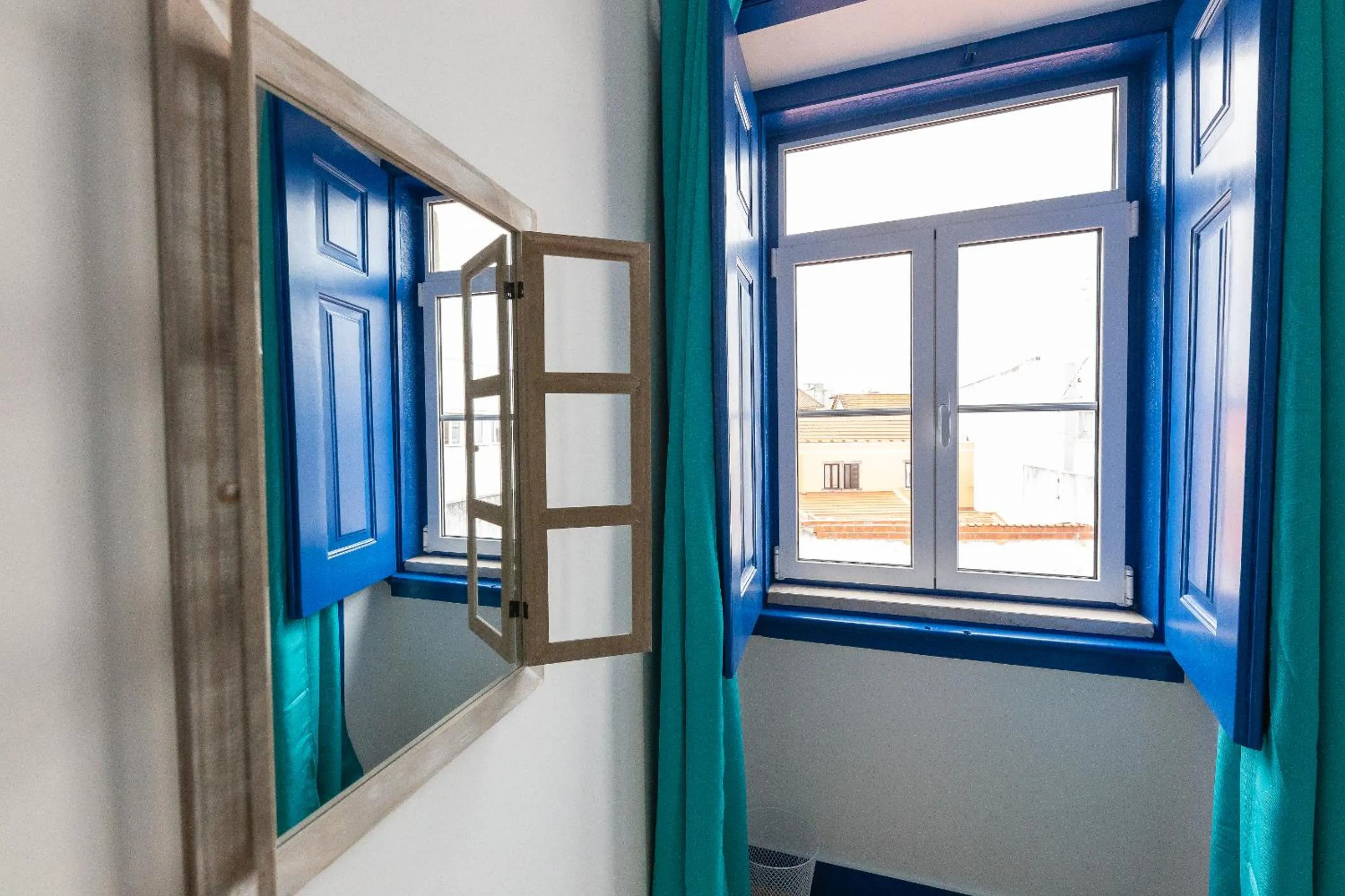 Photo of the whole room in Help Yourself Hostels - Parede