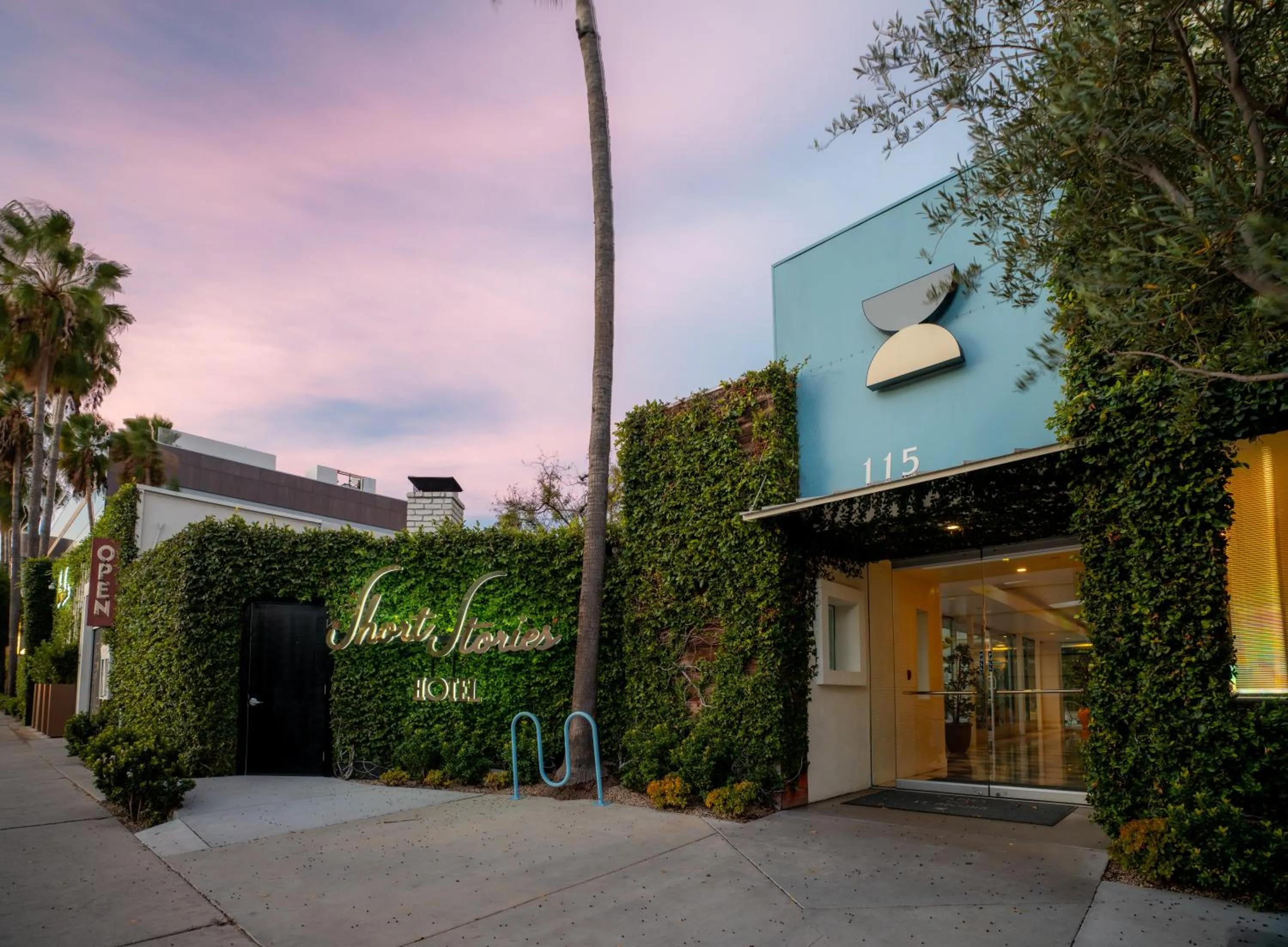 Property building in Short Stories Hotel Near The Grove