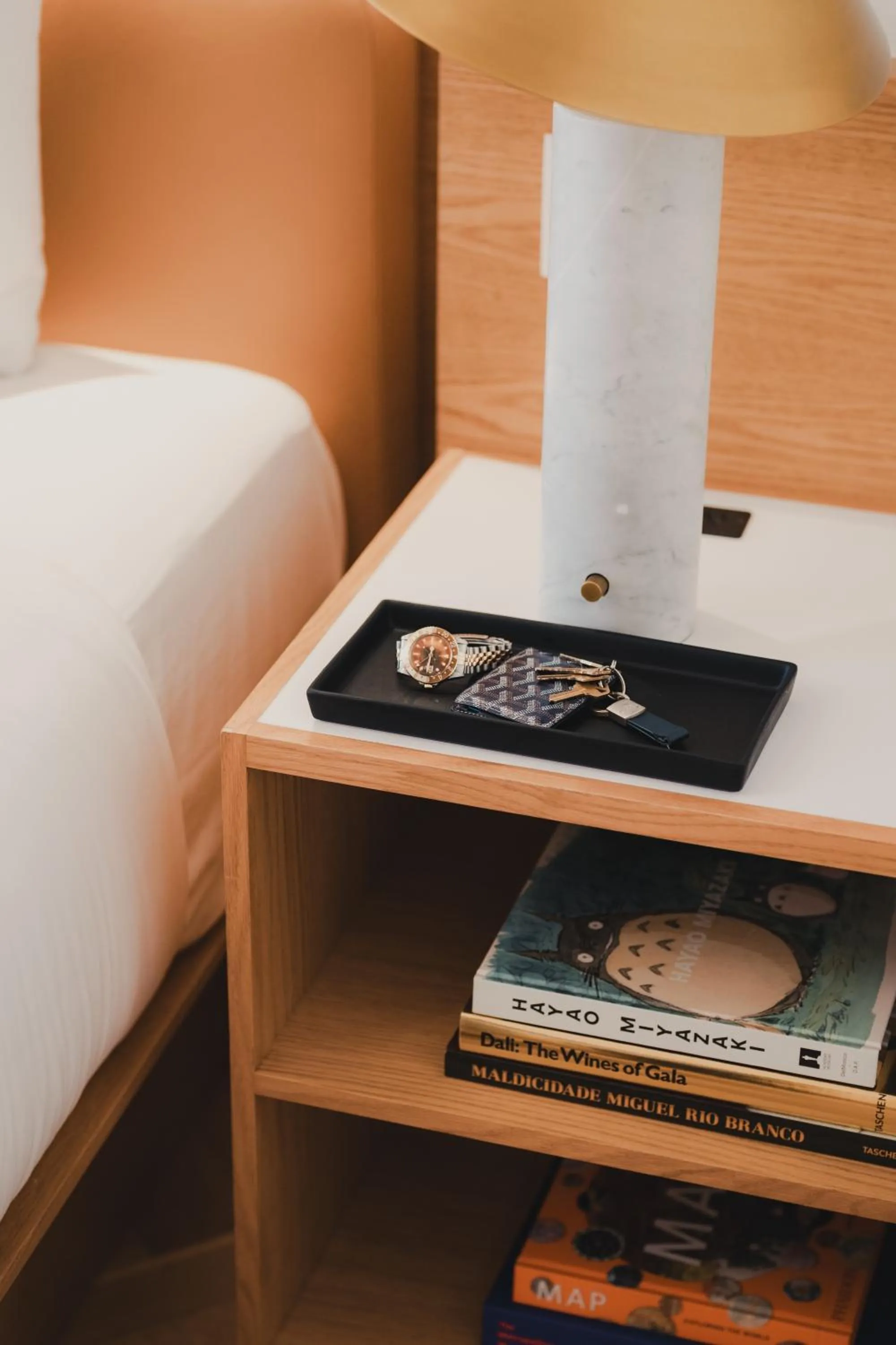 hair dresser, Bed in Short Stories Hotel Near The Grove