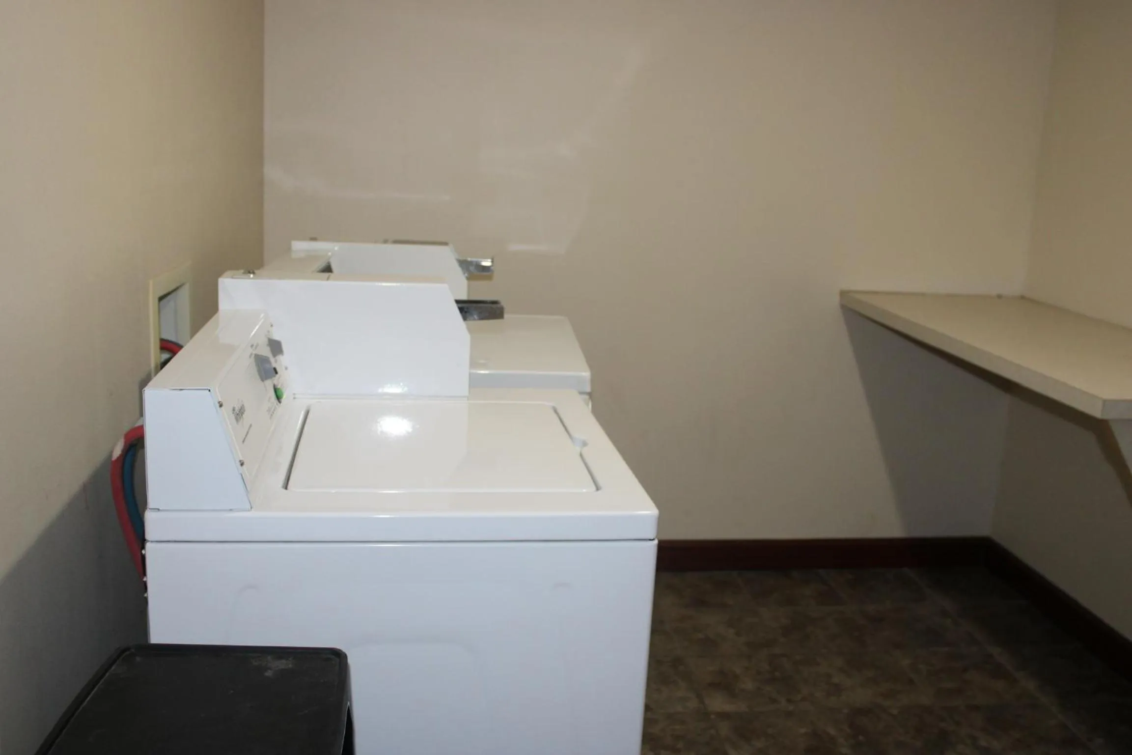 laundry in Quality Suites