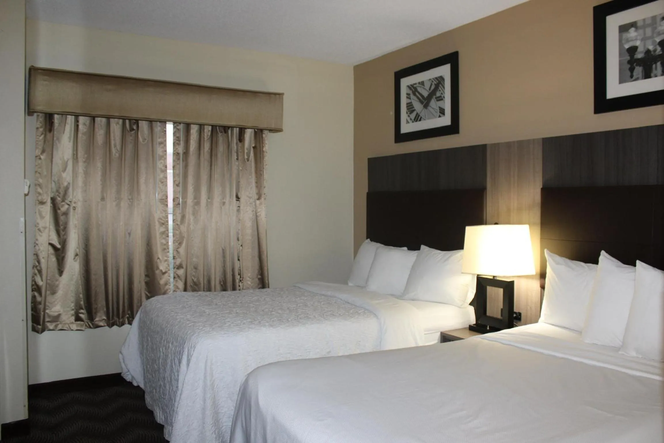 Bedroom, Bed in Quality Suites