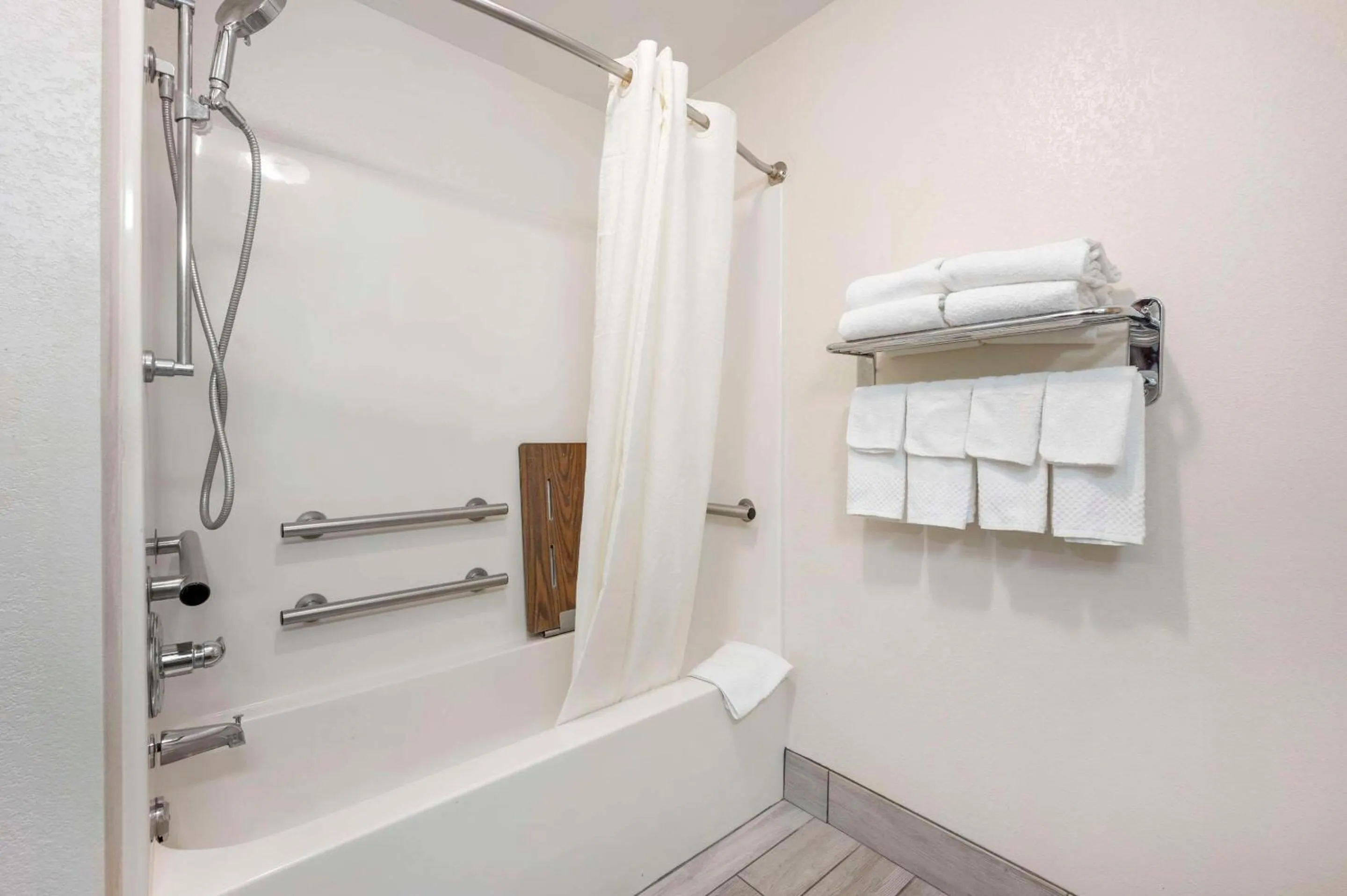 Bedroom in Quality Suites