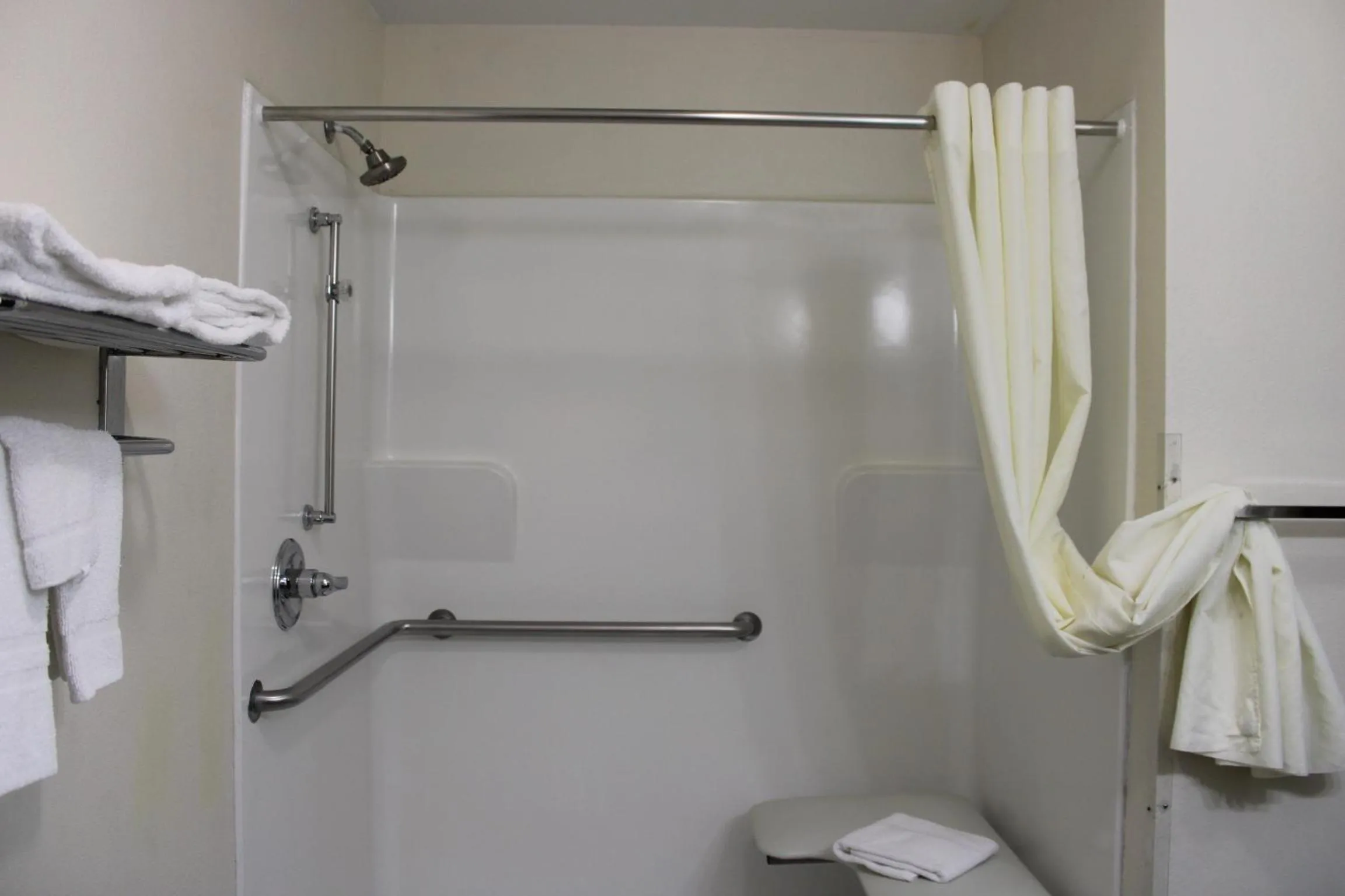 Bath in Quality Suites