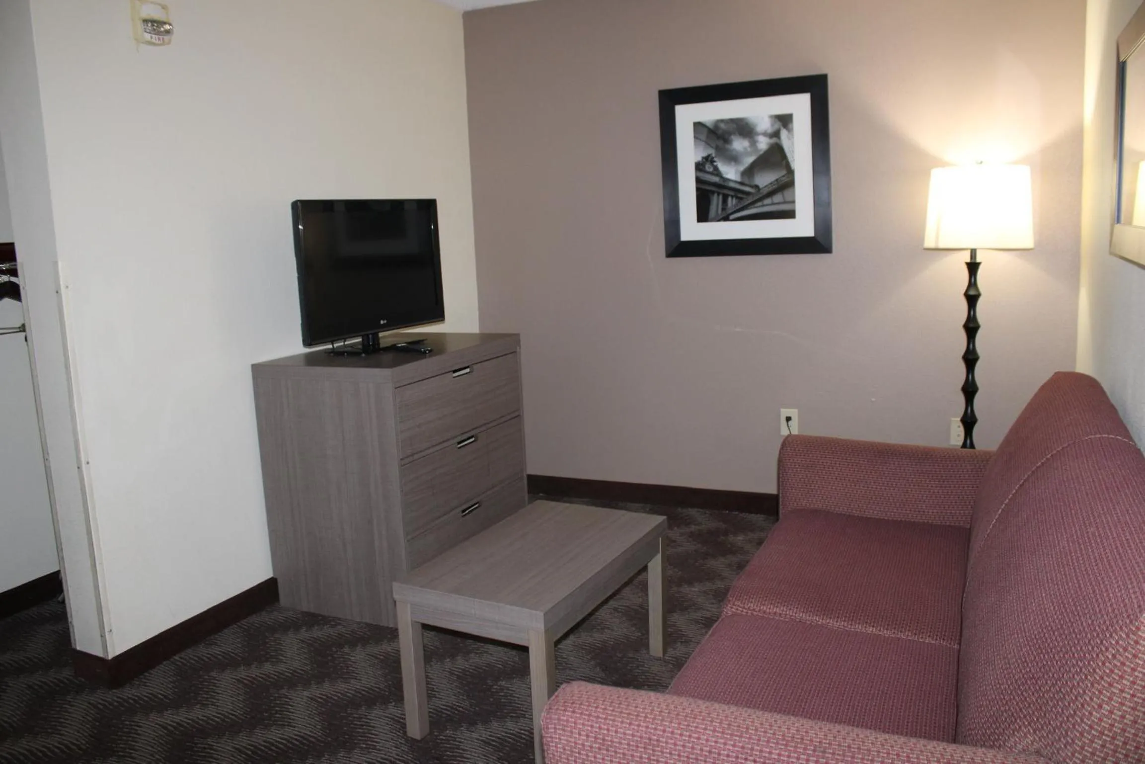 Living room in Quality Suites