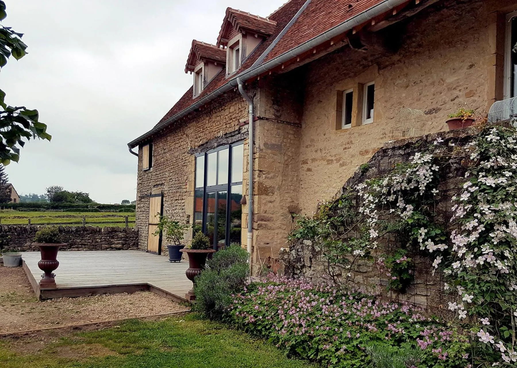 Property building in Le Thé au Jardin
