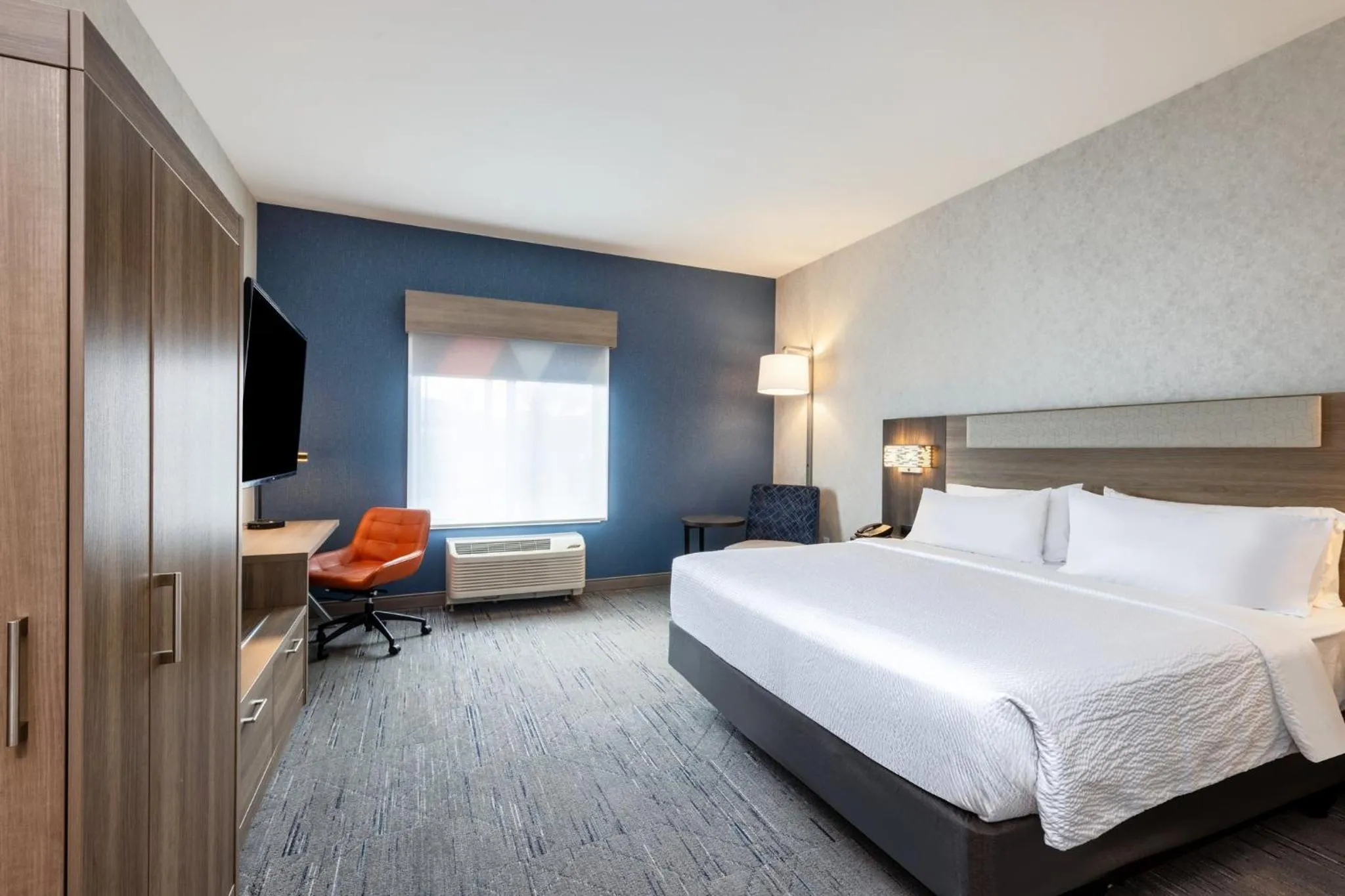 Photo of the whole room, Bed in Holiday Inn Express and Suites Missoula by IHG