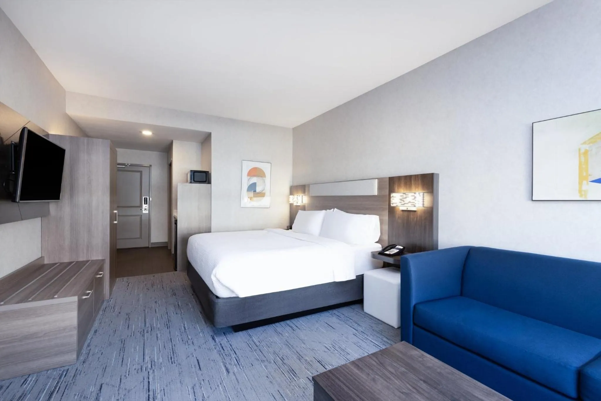Photo of the whole room, Bed in Holiday Inn Express and Suites Missoula by IHG