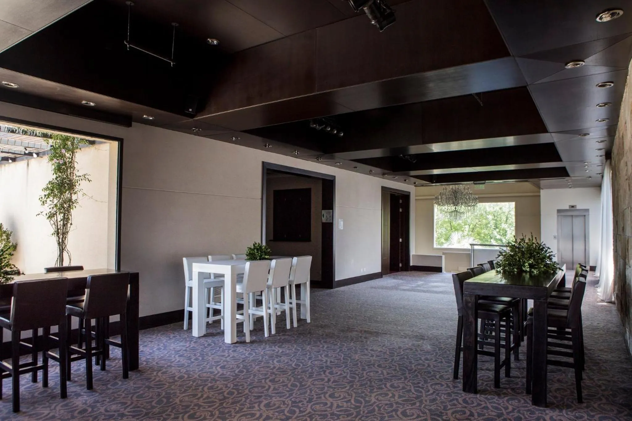 Meeting/conference room in Holiday Inn Ezeiza Airport, an IHG Hotel