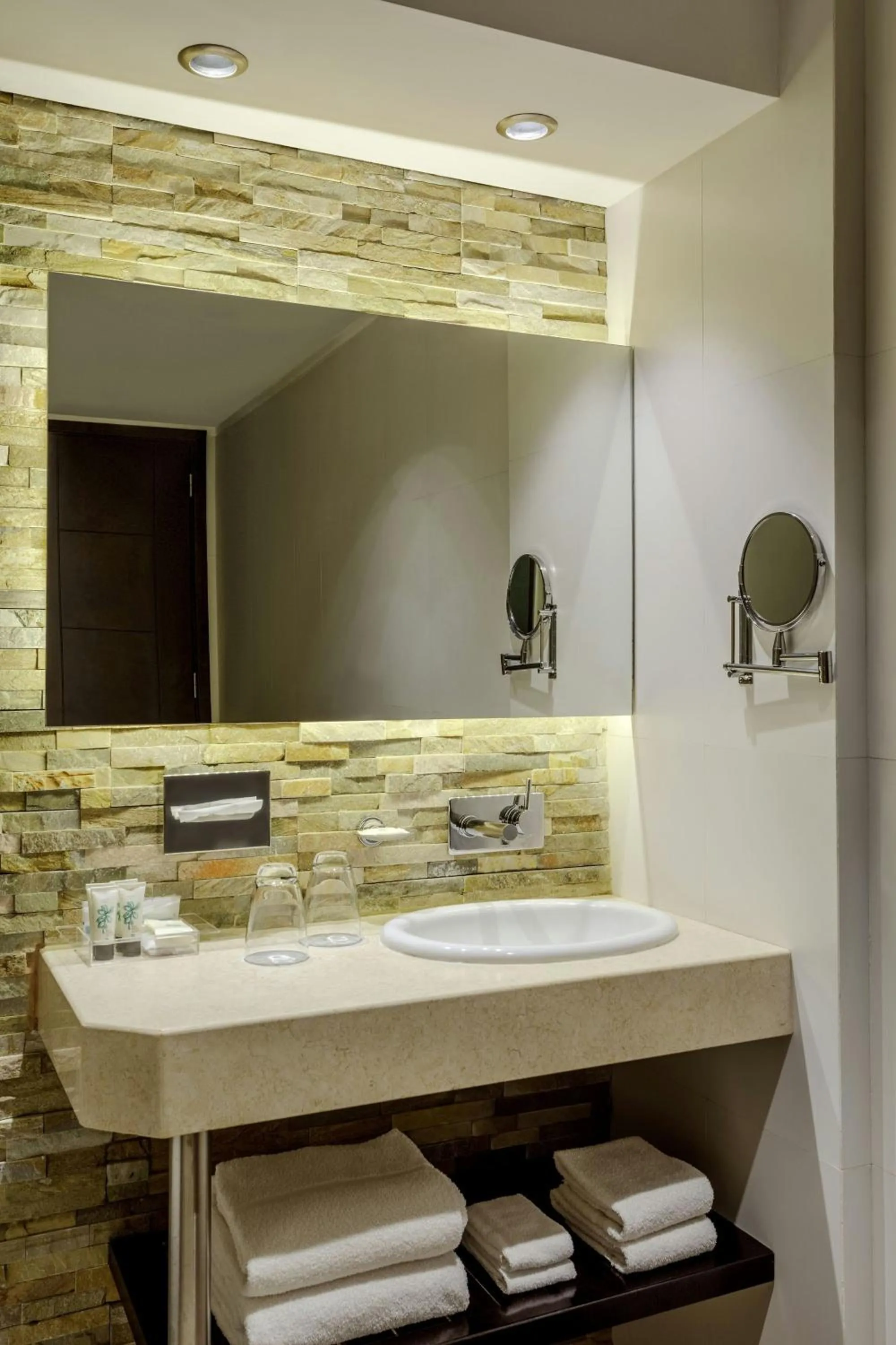 Bathroom in Marriott Hotel Buenos Aires Ezeiza Airport