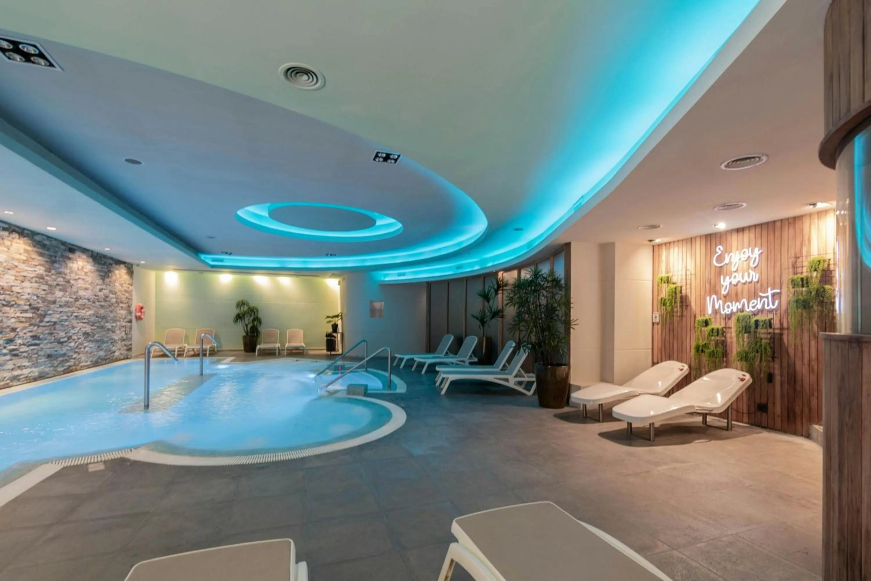 Swimming pool in Marriott Hotel Buenos Aires Ezeiza Airport