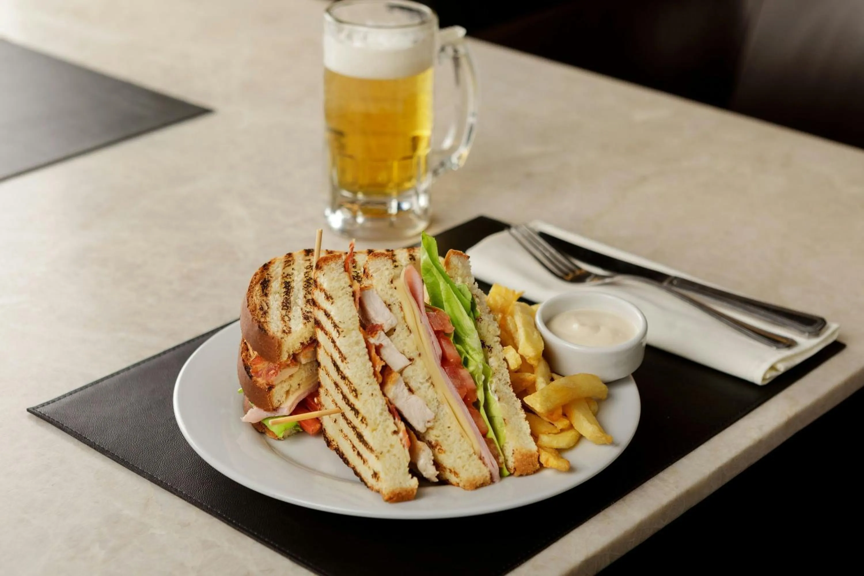 Lounge or bar in Marriott Hotel Buenos Aires Ezeiza Airport