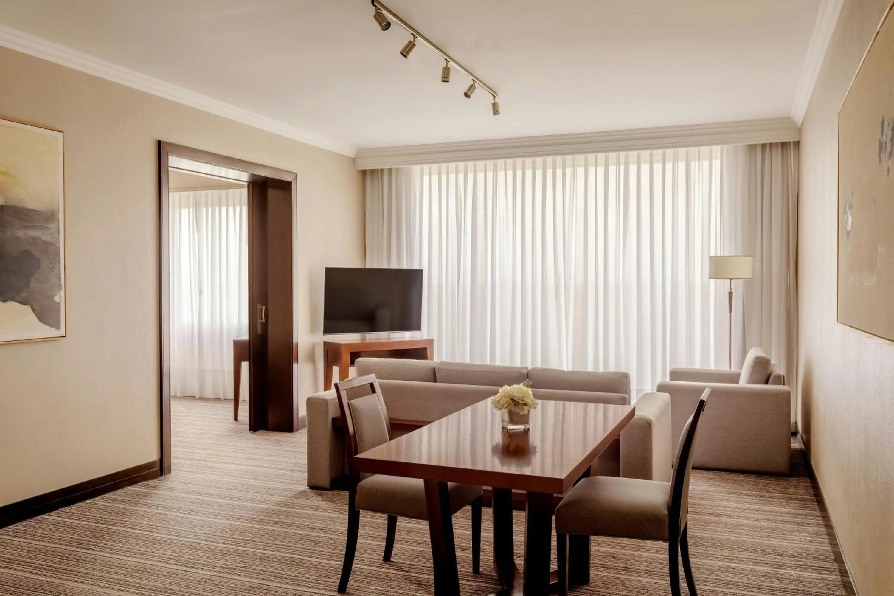 Living room in Marriott Hotel Buenos Aires Ezeiza Airport