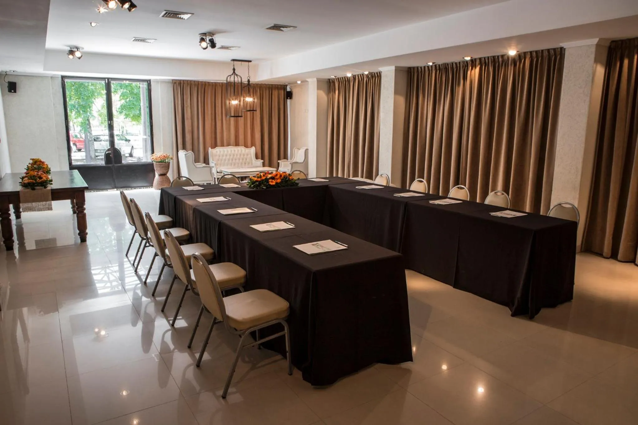 Meeting/conference room in Holiday Inn Ezeiza Airport, an IHG Hotel