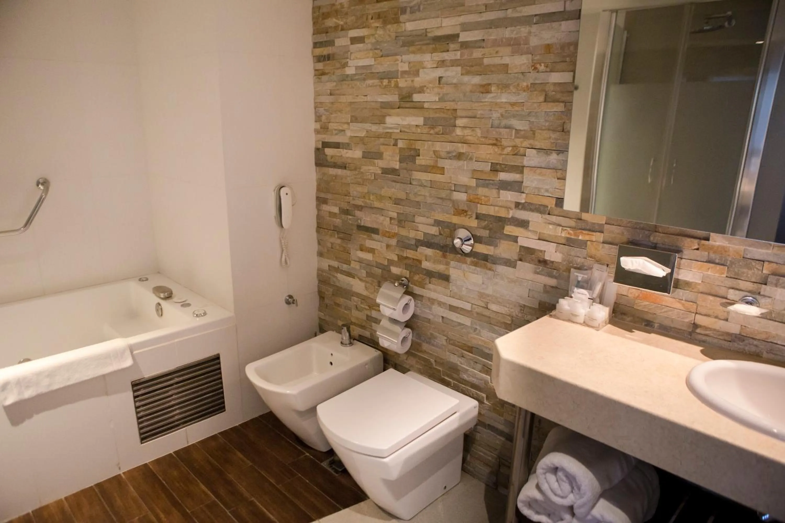 Photo of the whole room in Holiday Inn Ezeiza Airport, an IHG Hotel