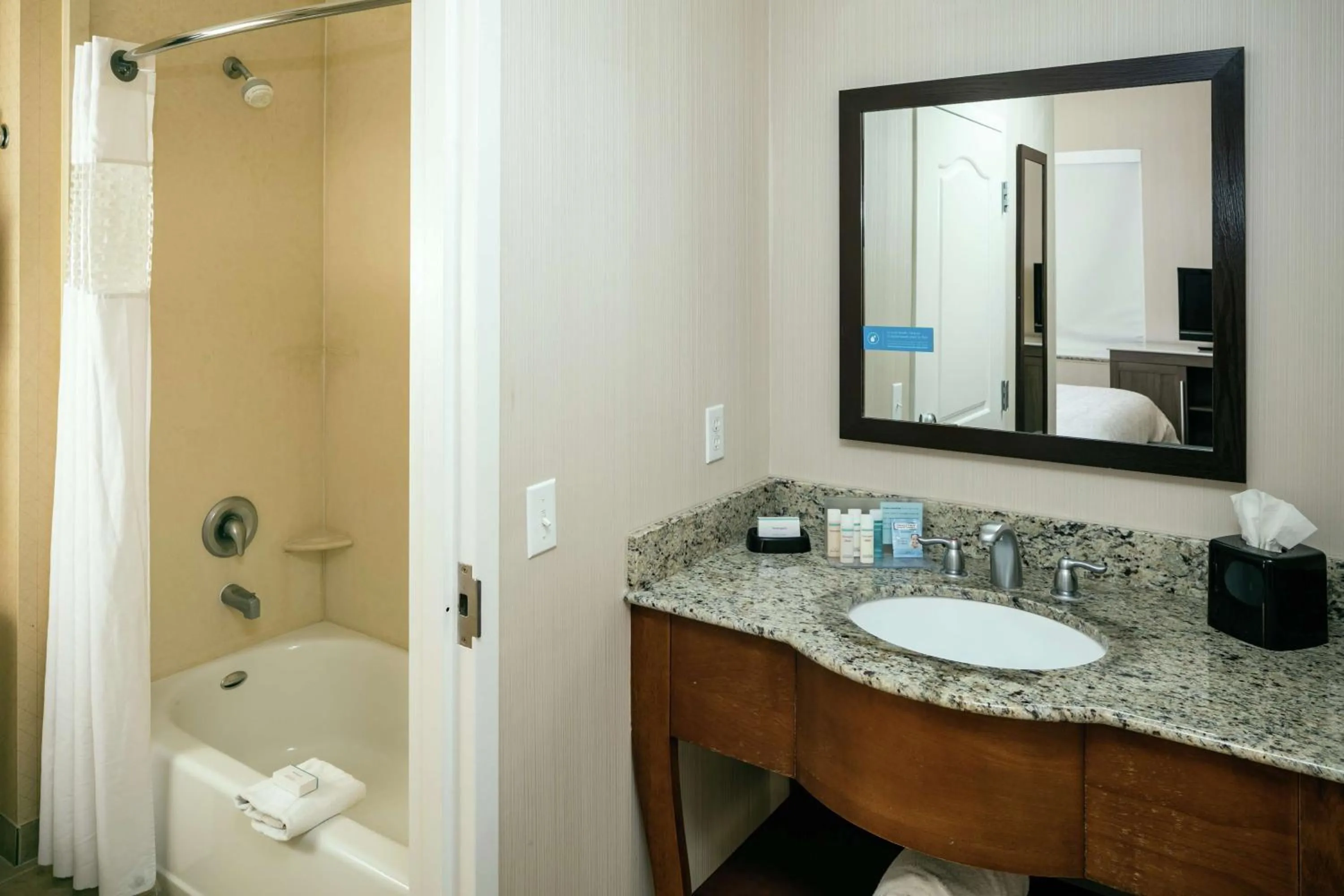 Bathroom in Hampton Inn & Suites Arroyo Grande