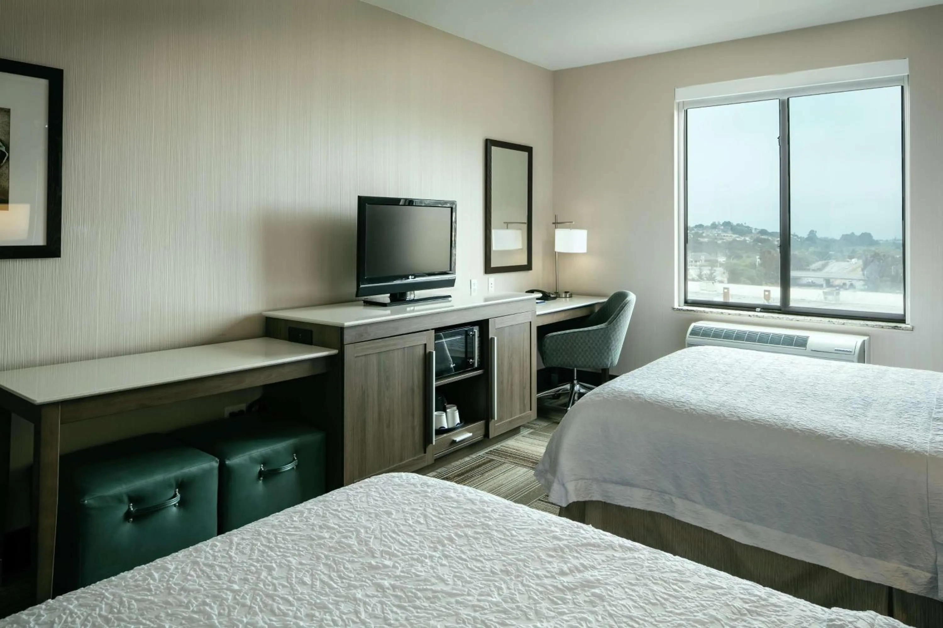 Bedroom, Bed in Hampton Inn & Suites Arroyo Grande