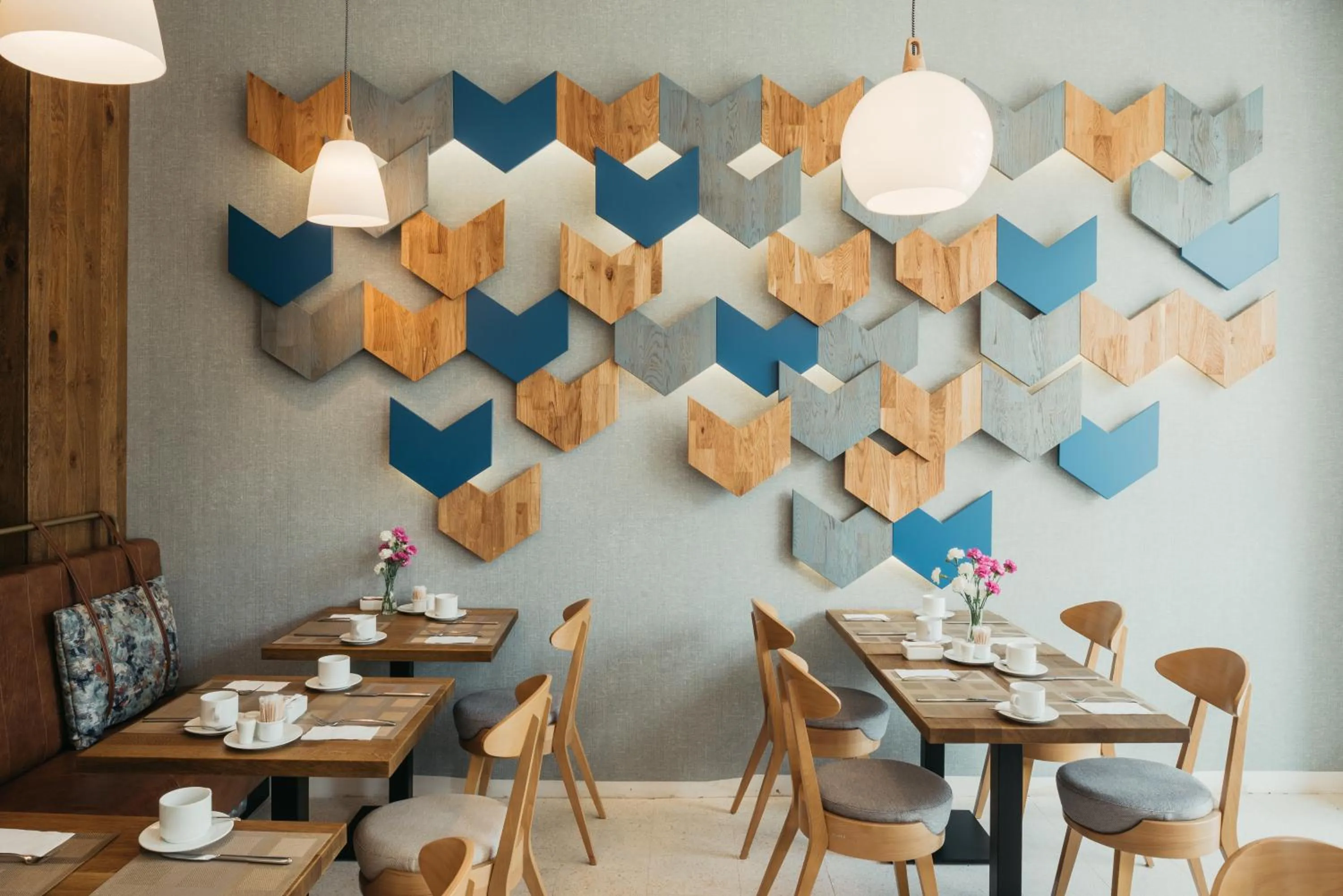 Restaurant/places to eat in Avena Boutique Hotel by Artery Hotels