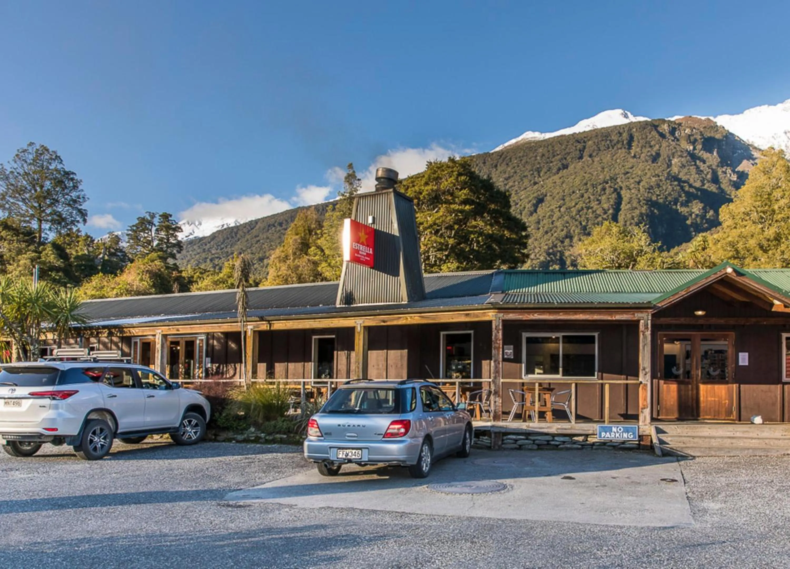 Property building in Wonderland Makarora Lodge
