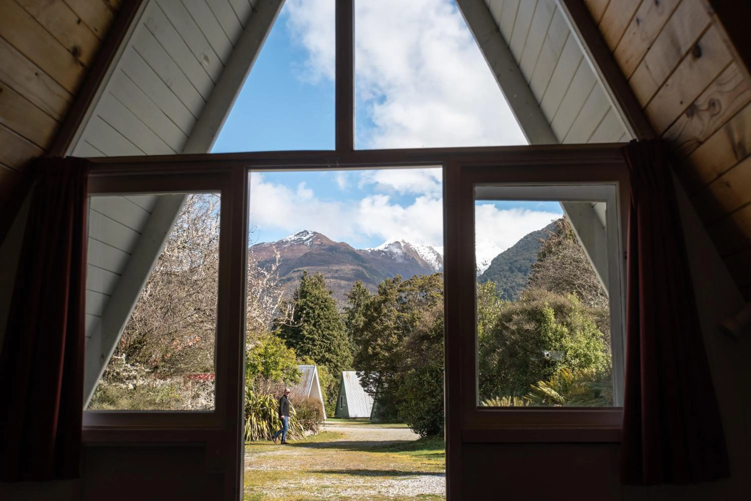 Mountain view in Wonderland Makarora Lodge