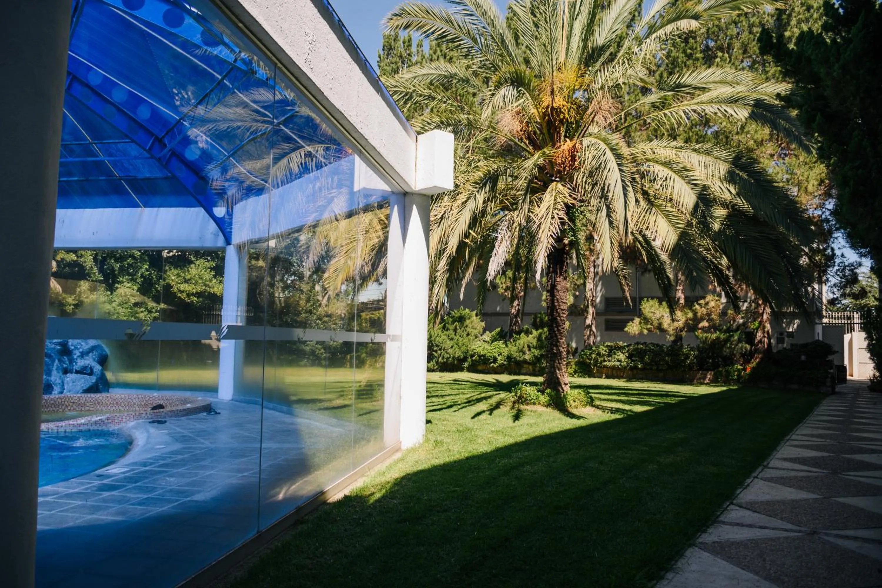 Garden in Hotel Victoria Express