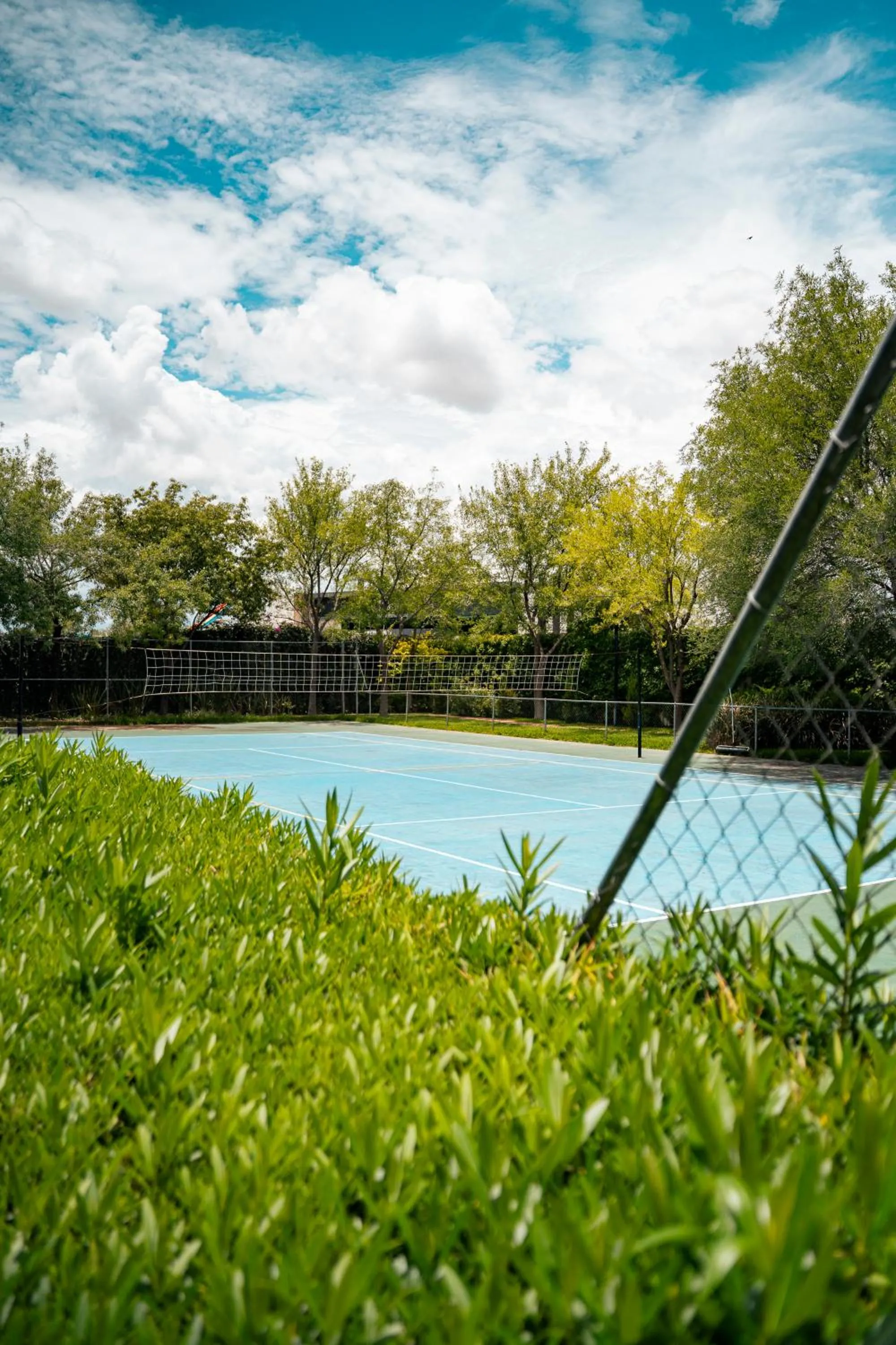 Tennis court in Hotel Victoria Express