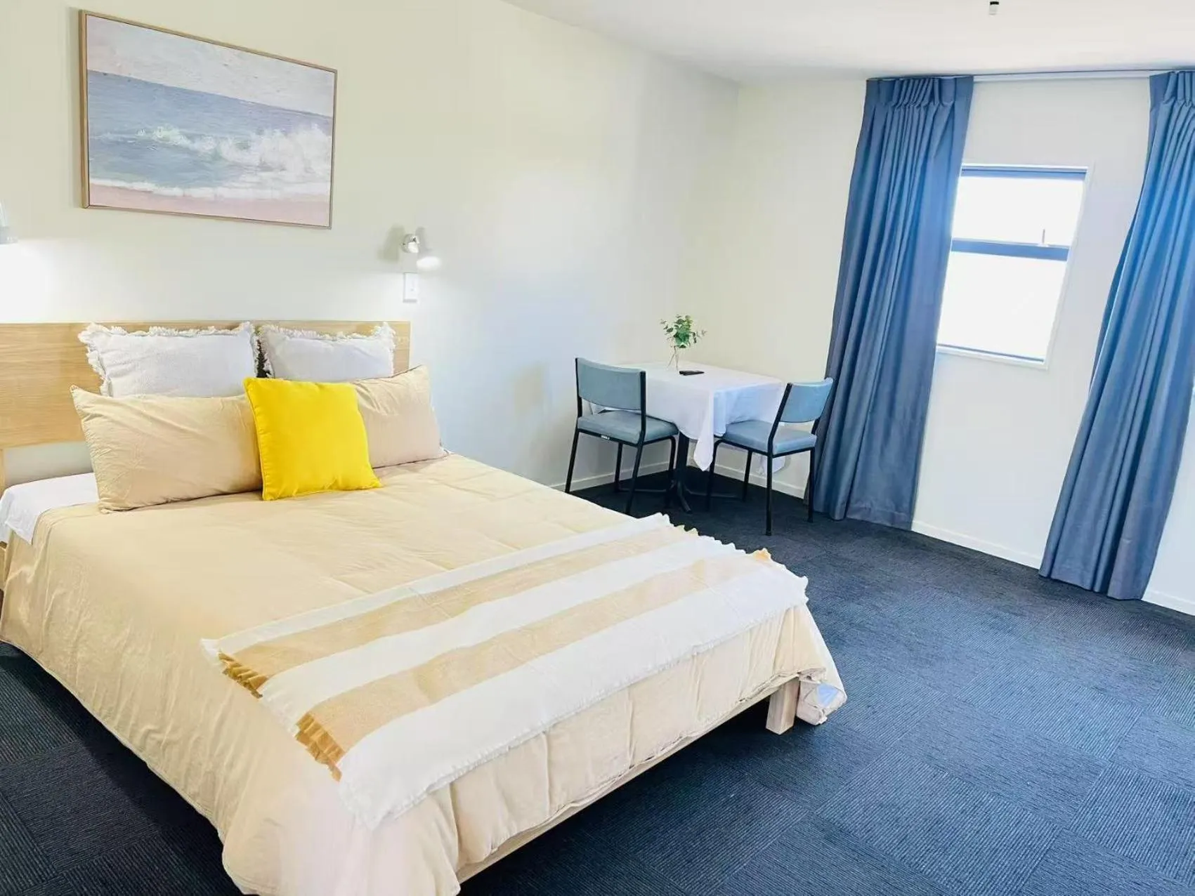 Bed in AAA Northlands Motel