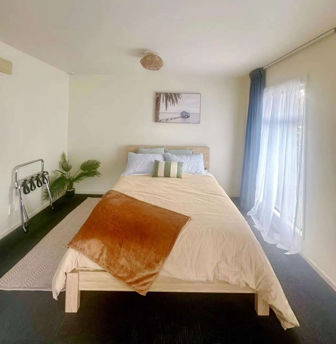 Bed in AAA Northlands Motel