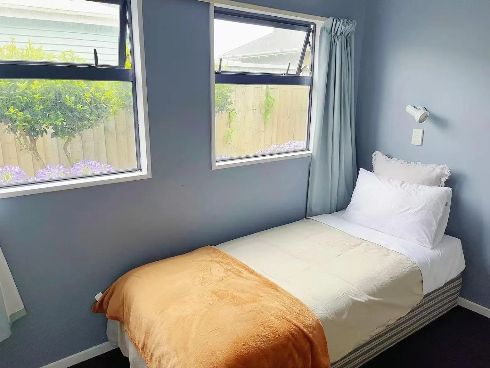 Bed in AAA Northlands Motel