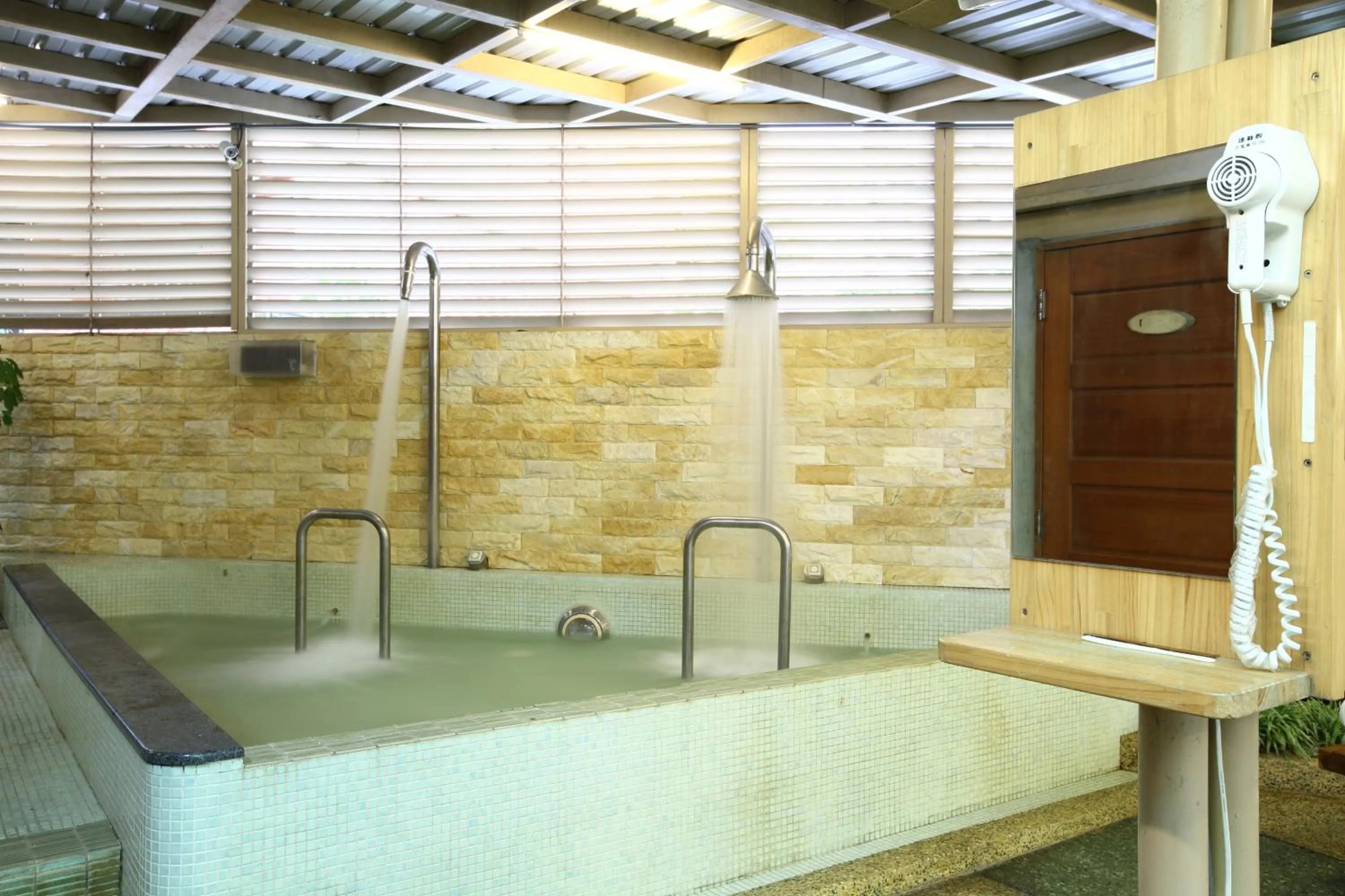 Hot Spring Bath in Long Shan Hotel