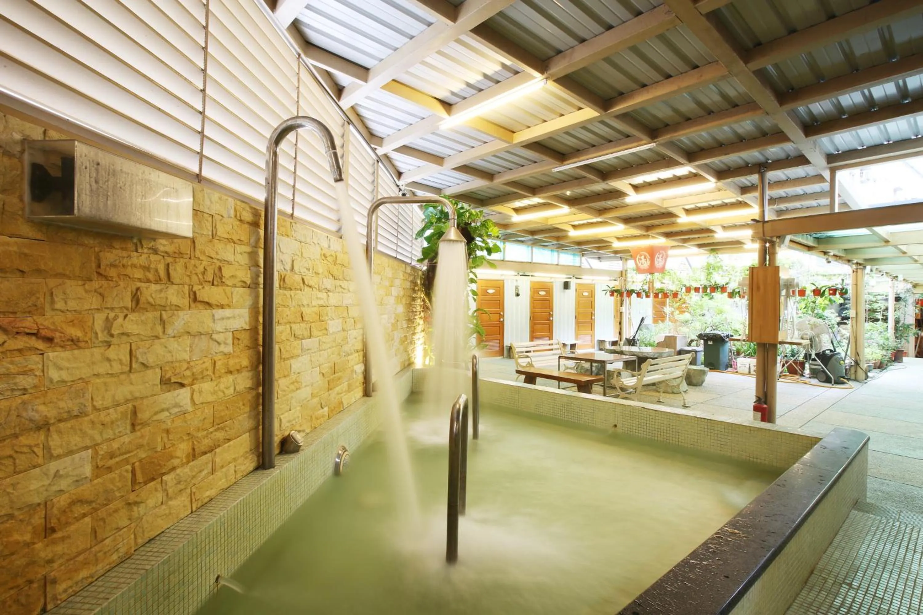 Hot Spring Bath in Long Shan Hotel