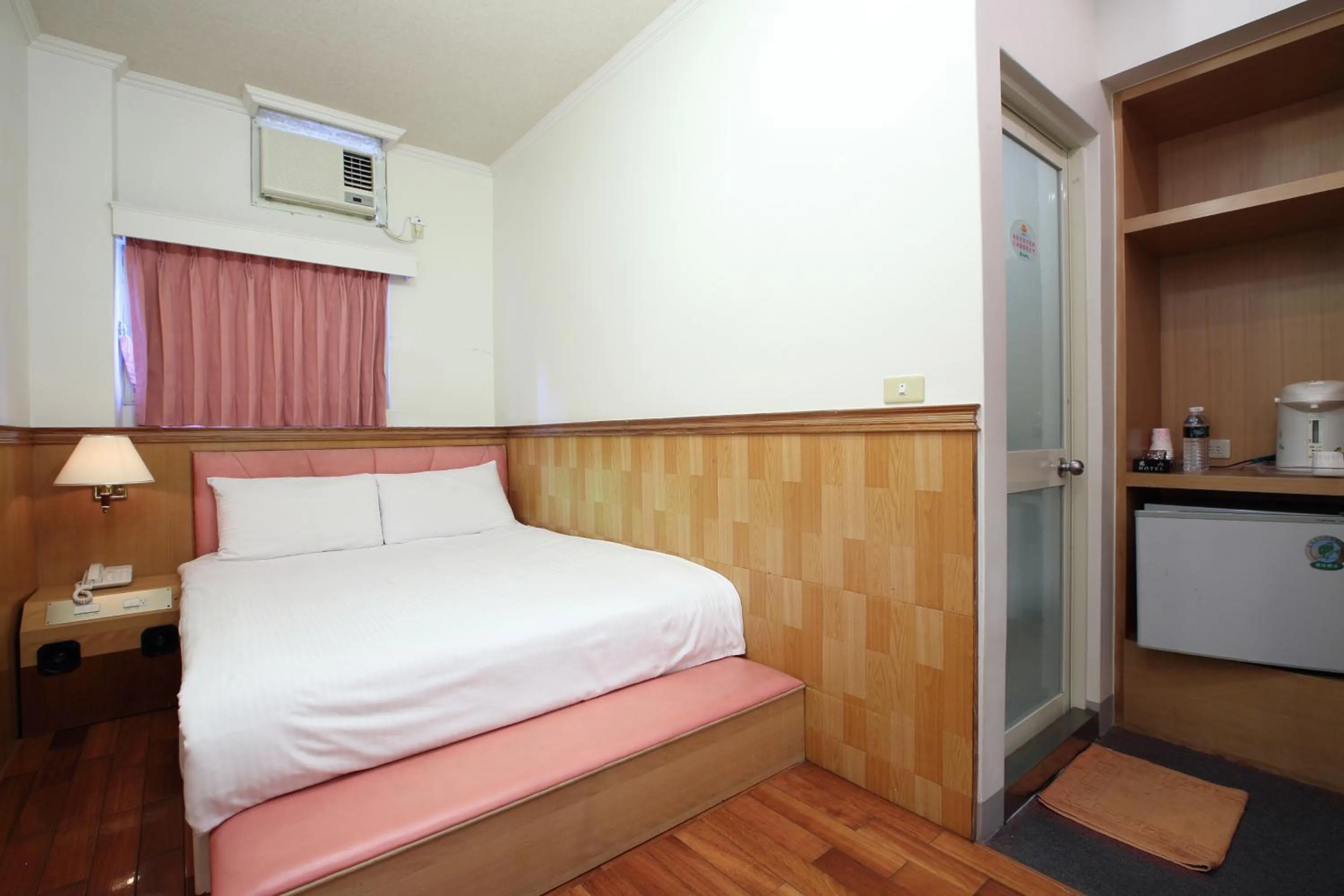 Bed in Long Shan Hotel