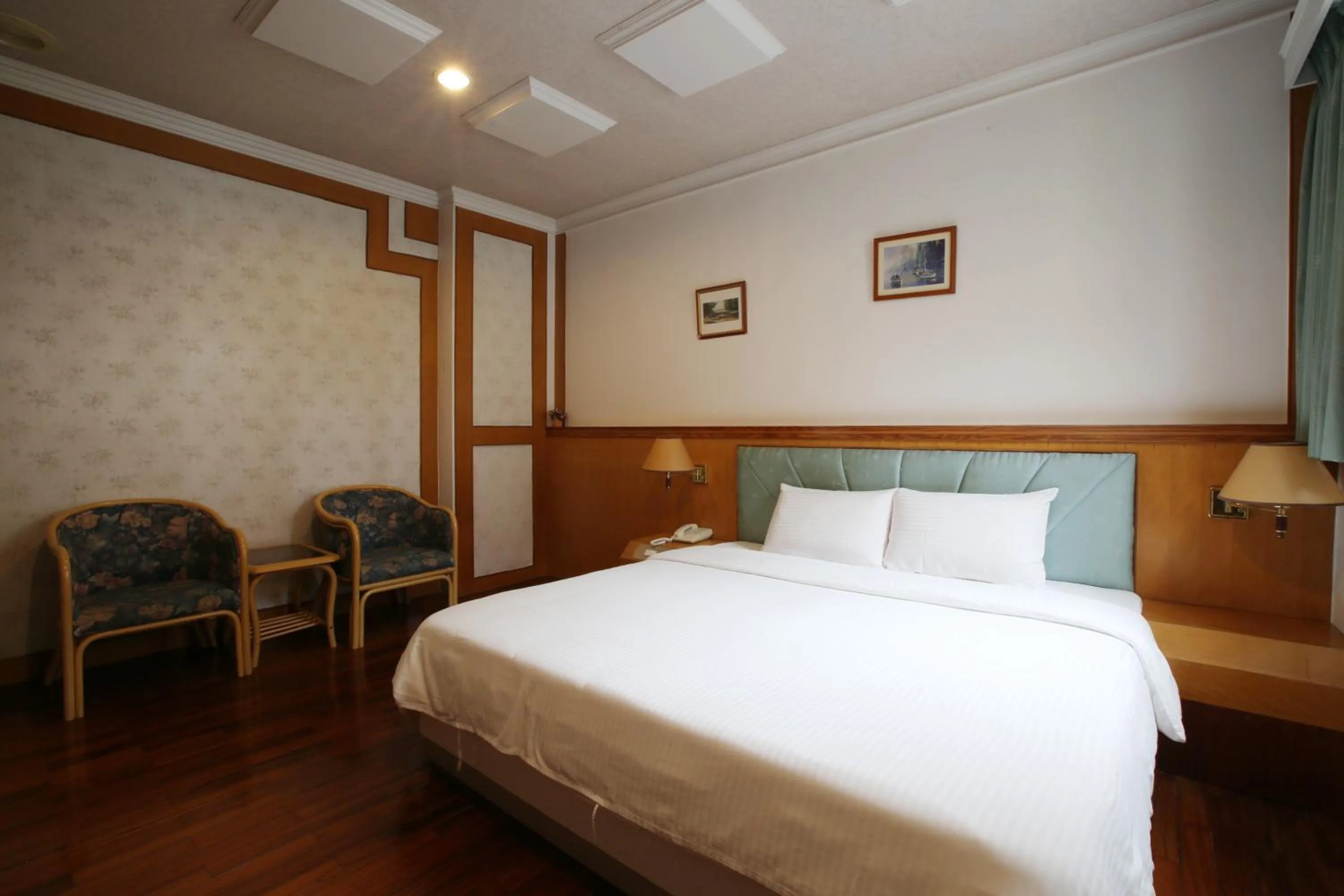 Bed in Long Shan Hotel
