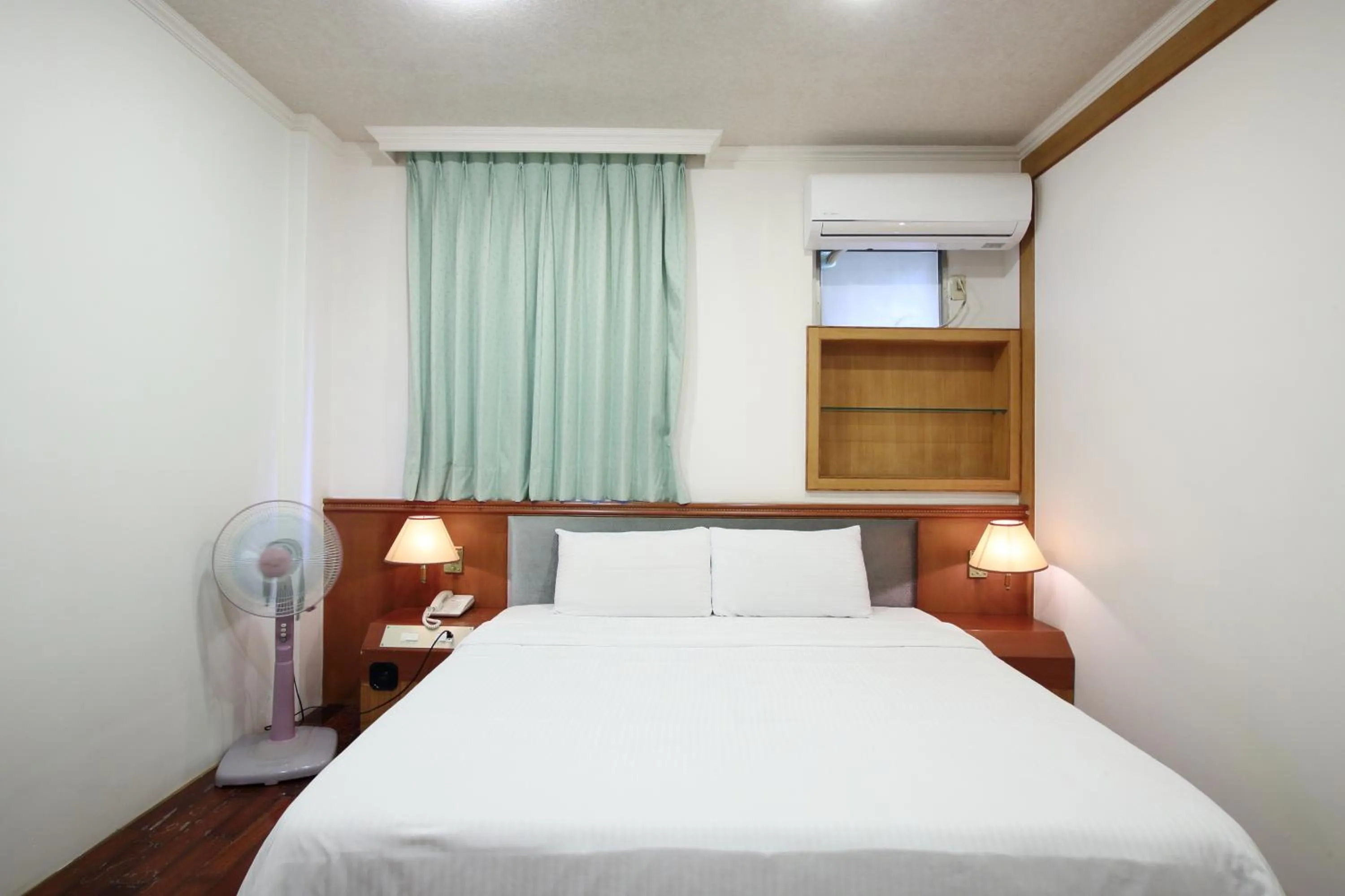 Bed in Long Shan Hotel