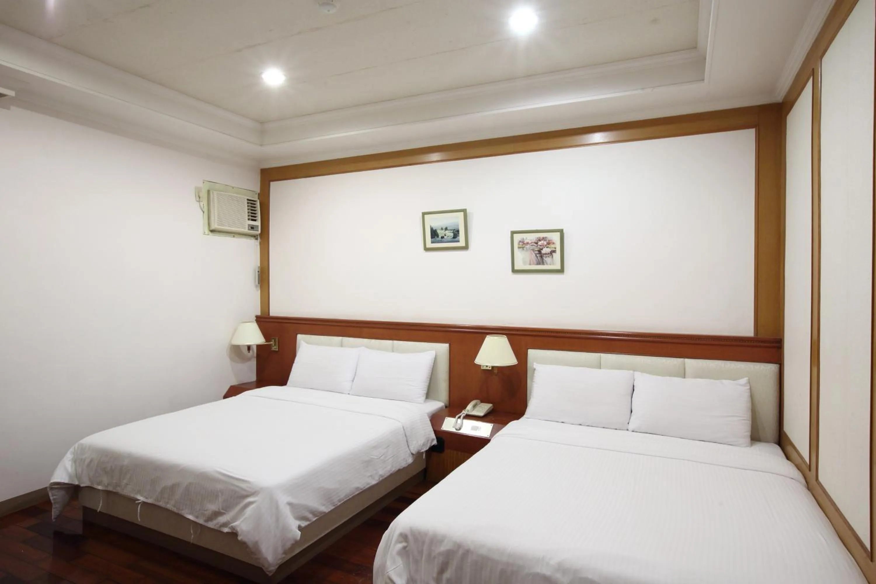 Bed in Long Shan Hotel