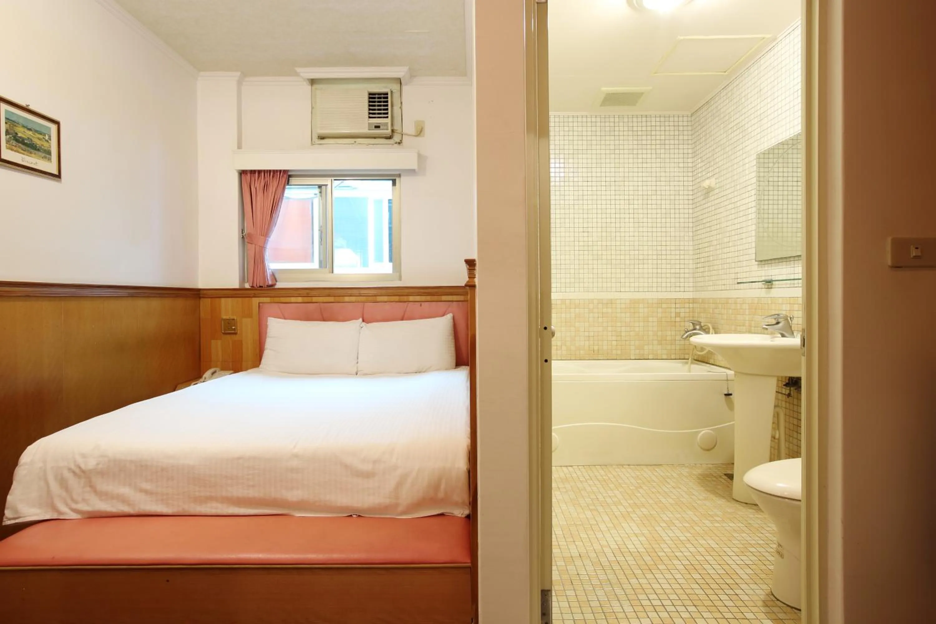 Bed in Long Shan Hotel