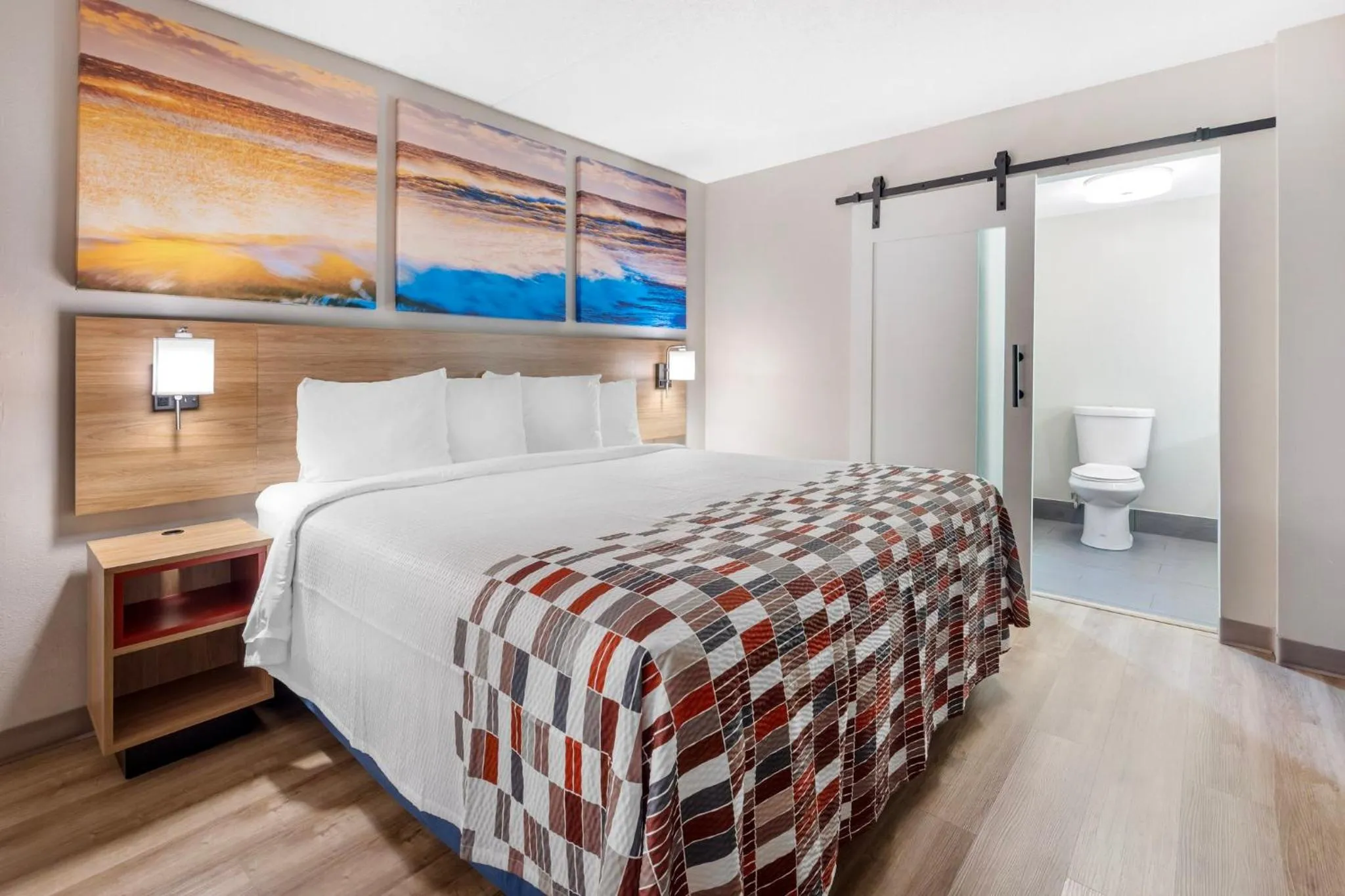 Photo of the whole room, Bed in Days Inn by Wyndham Franklin Nashville