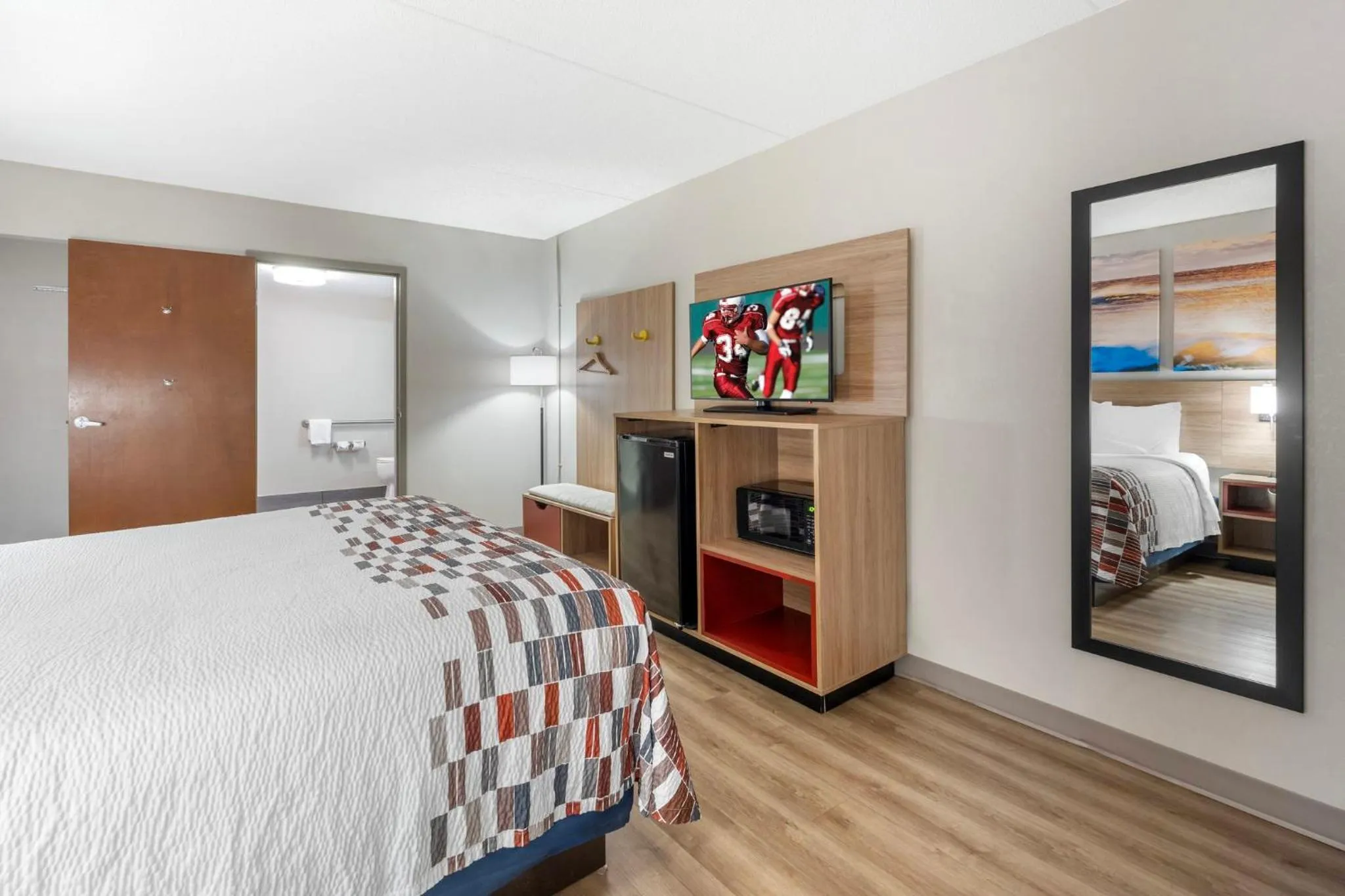 Photo of the whole room, Bed in Days Inn by Wyndham Franklin Nashville