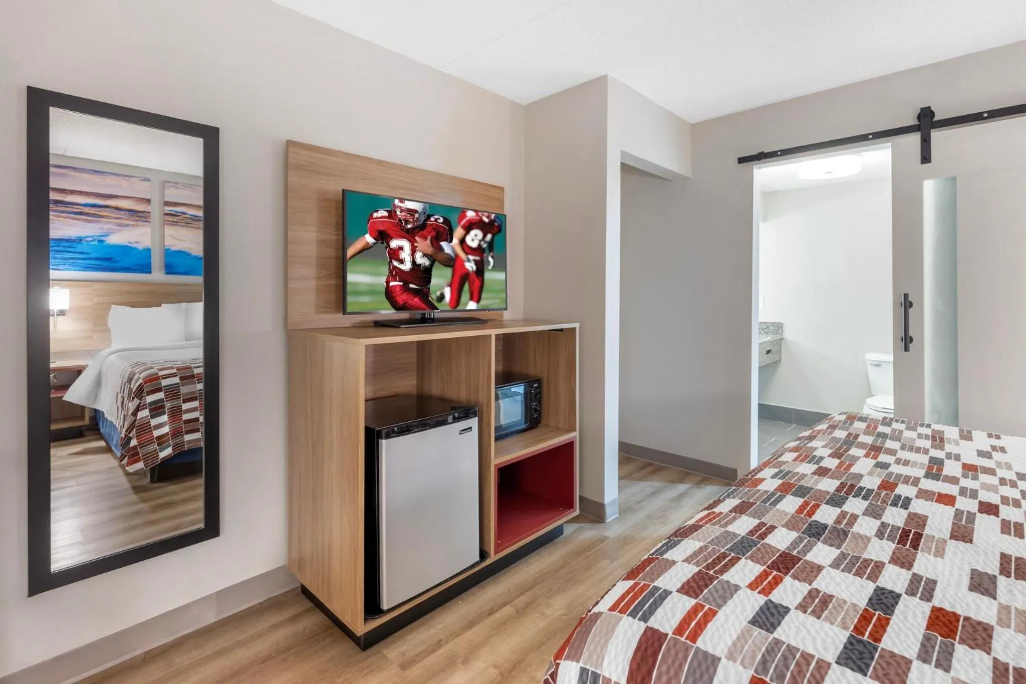 Photo of the whole room, Bed in Days Inn by Wyndham Franklin Nashville