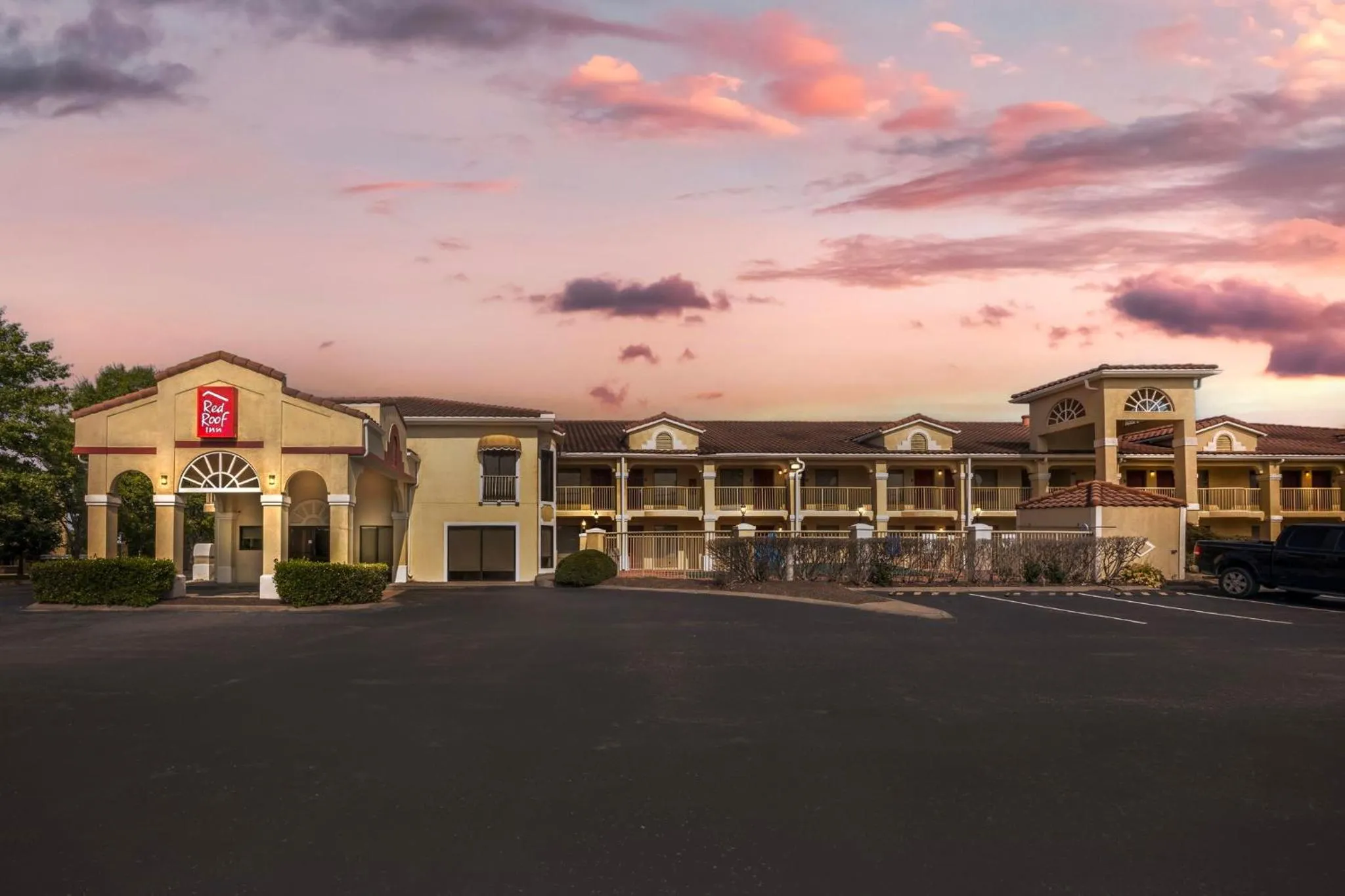 Property building in Days Inn by Wyndham Franklin Nashville