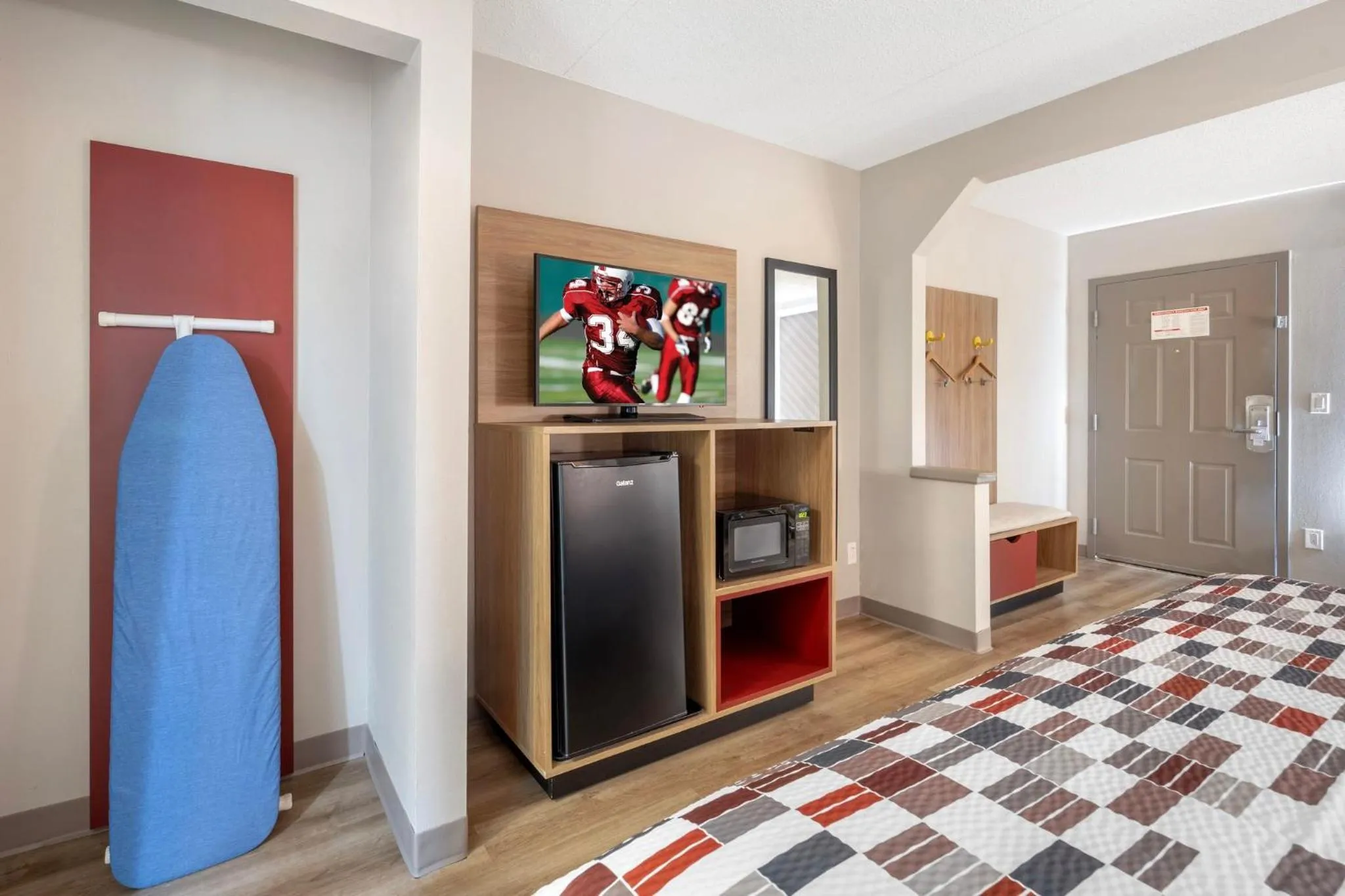 Photo of the whole room, Bed in Days Inn by Wyndham Franklin Nashville