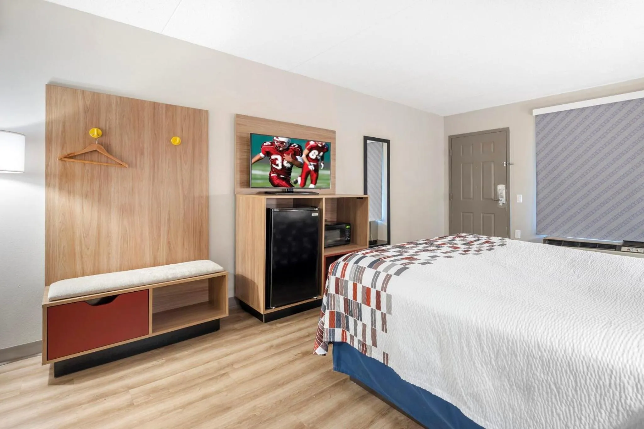 Photo of the whole room, Bed in Days Inn by Wyndham Franklin Nashville