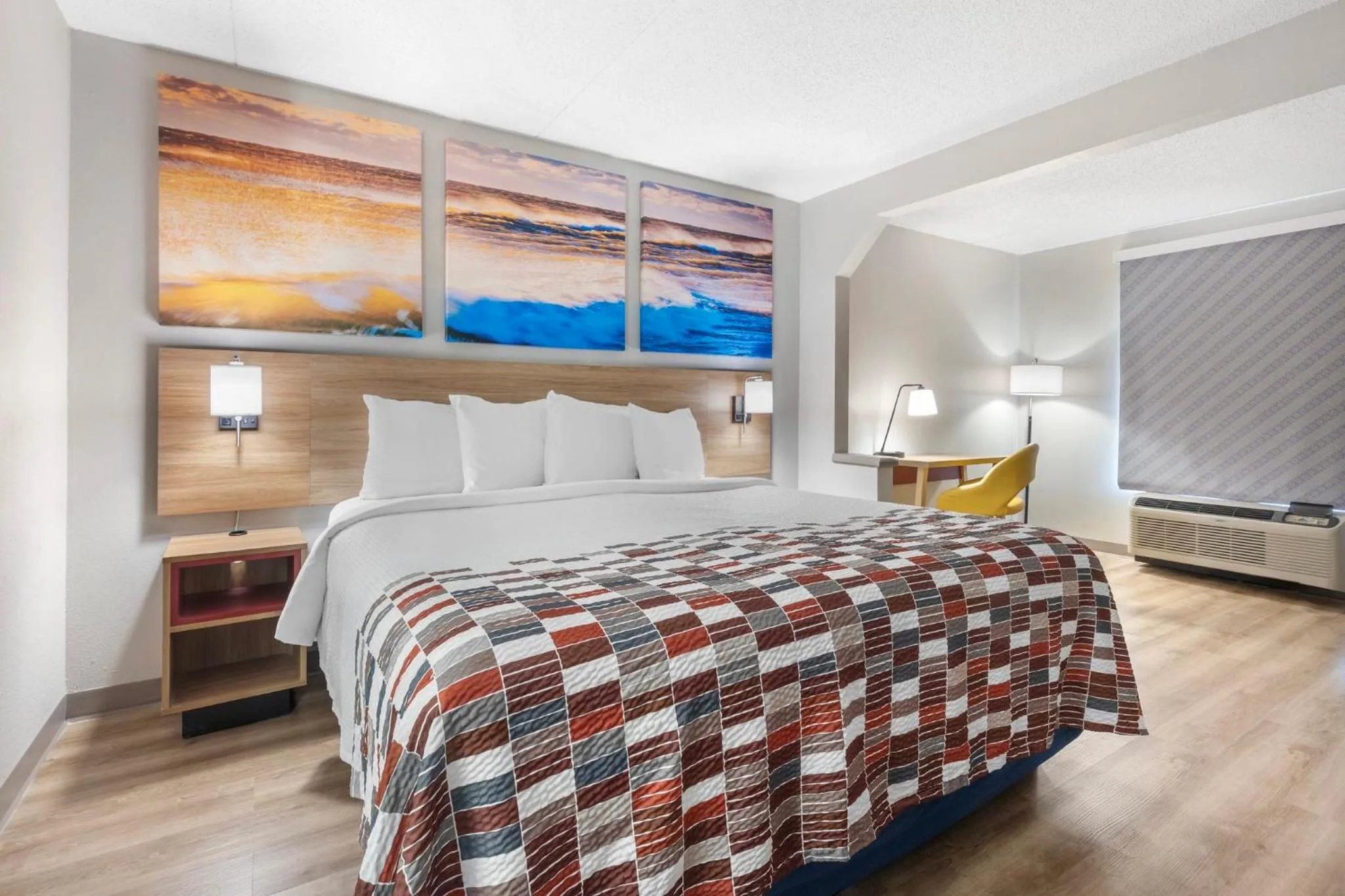 Photo of the whole room, Bed in Days Inn by Wyndham Franklin Nashville